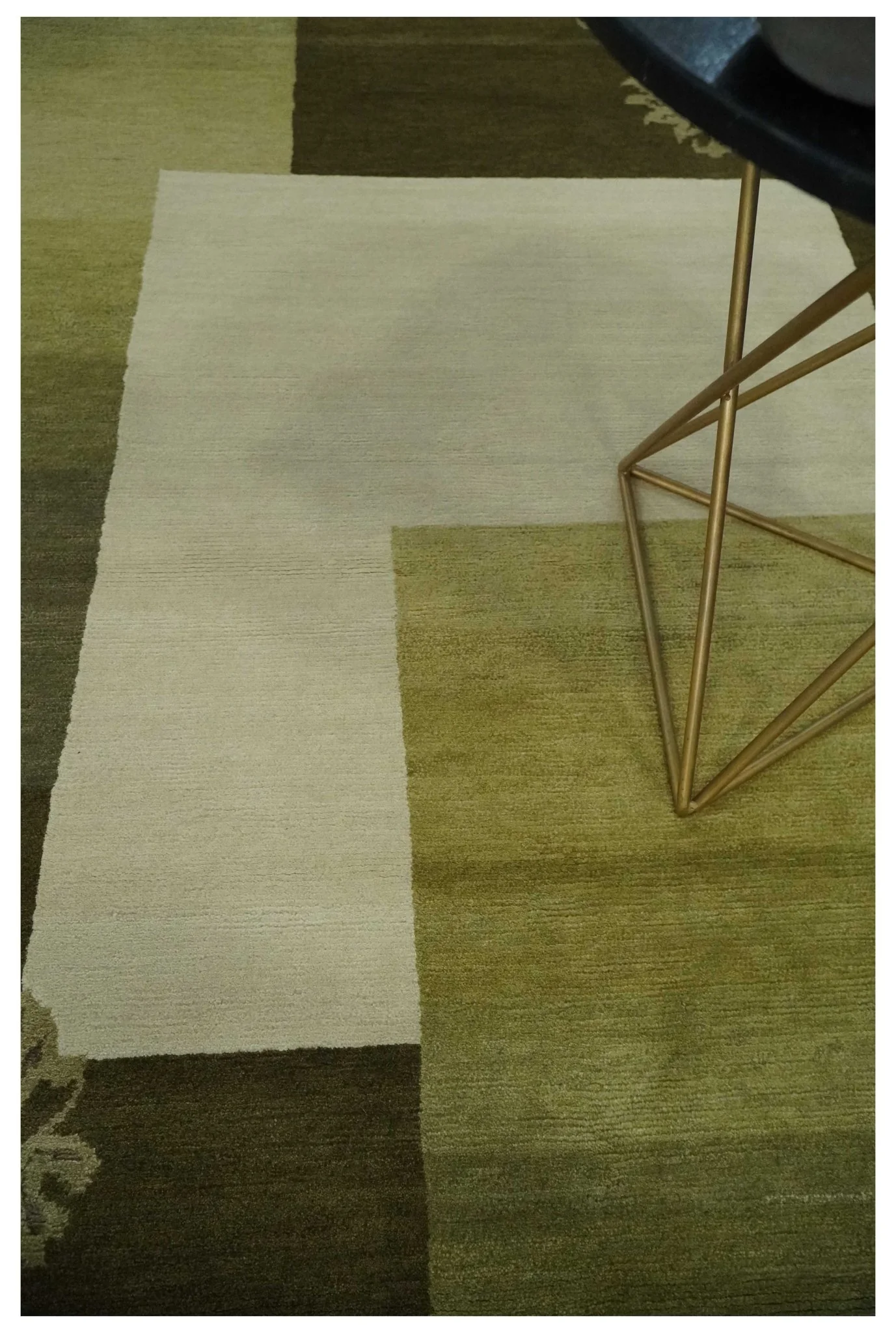Geometrical Olive and Ivory Floral design Hand knotted 6x8 wool and Art Silk Area Rug - Image 2