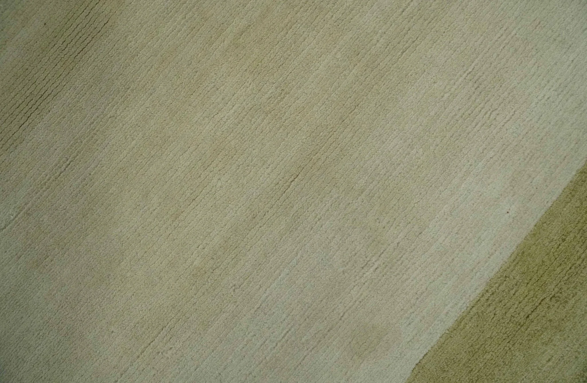 Geometrical Olive and Ivory Floral design Hand knotted 6x8 wool and Art Silk Area Rug - Image 4