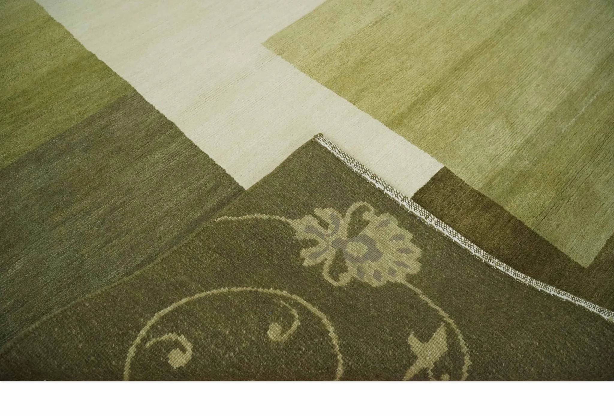 Geometrical Olive and Ivory Floral design Hand knotted 6x8 wool and Art Silk Area Rug - Image 6