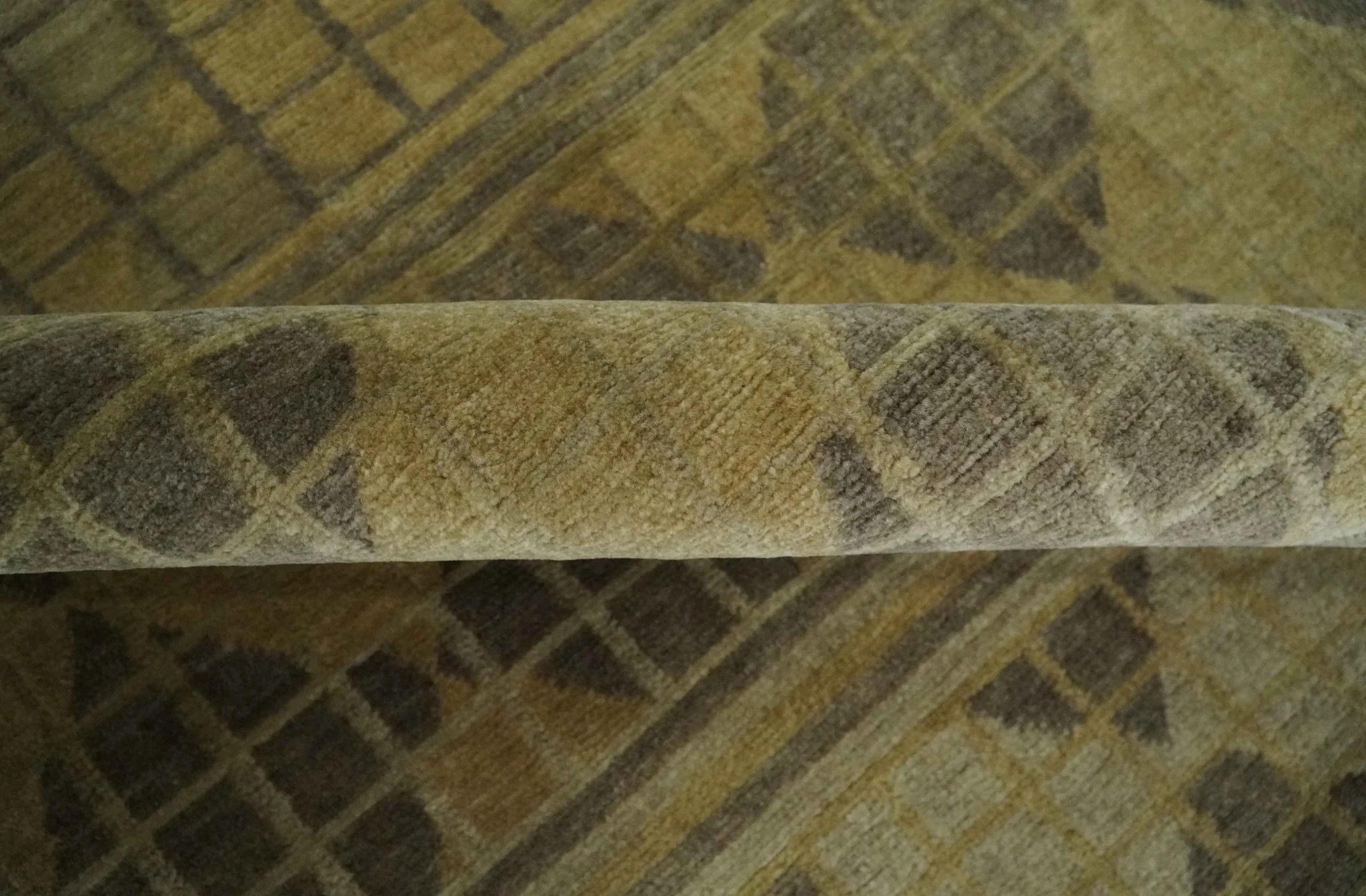 Modern Geometrical Olive, Charcoal and Silver Hand knotted 4.8x6.5 Bamboo Silk Area Rug - Image 7