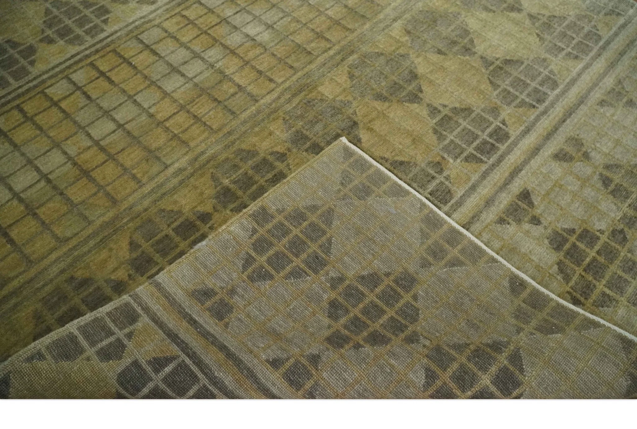 Modern Geometrical Olive, Charcoal and Silver Hand knotted 4.8x6.5 Bamboo Silk Area Rug - Image 8