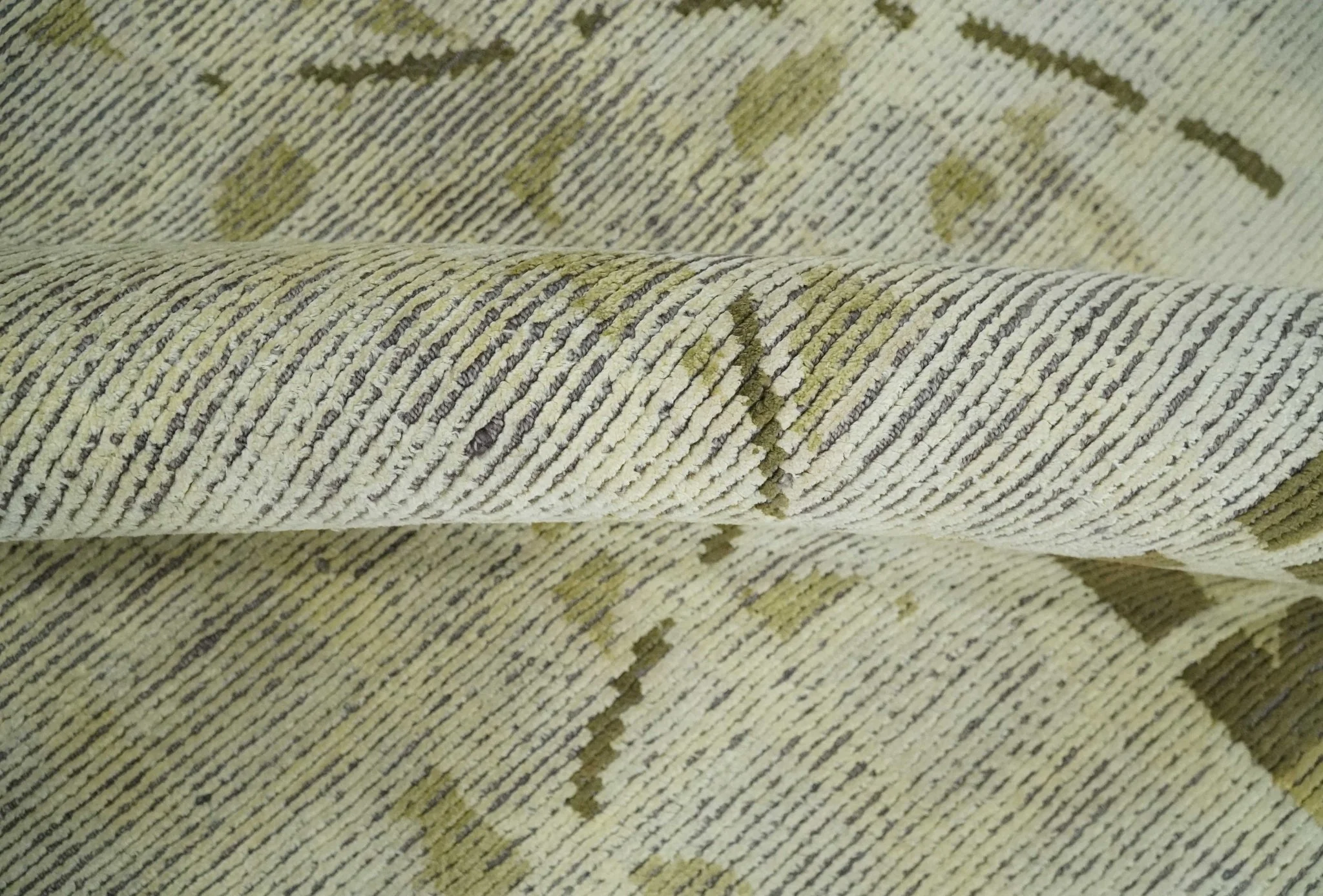 Modern Geometrical 4.6x6.6 Olive, Ivory and Charcoal Floral Hand Knotted Wool and Silk Area Rug - Image 6