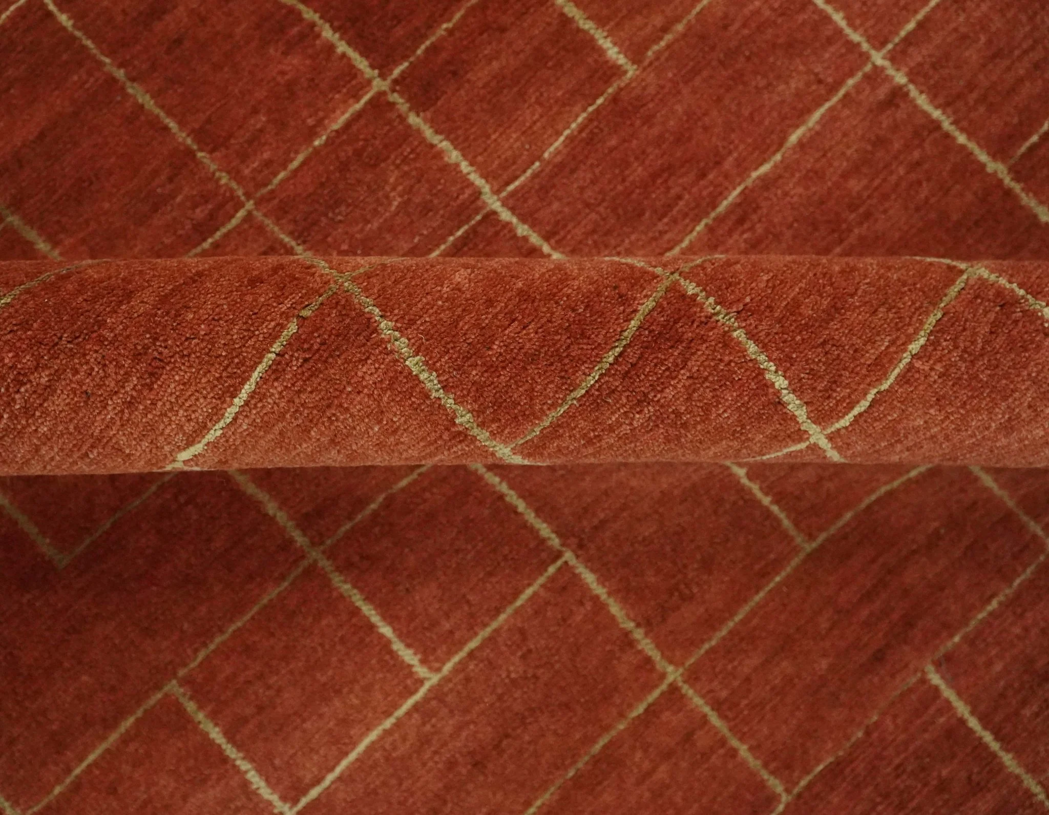 Modern Geometrical Rust and Gold 6x9 Hand loom Wool and Art Silk Area Rug - Image 7