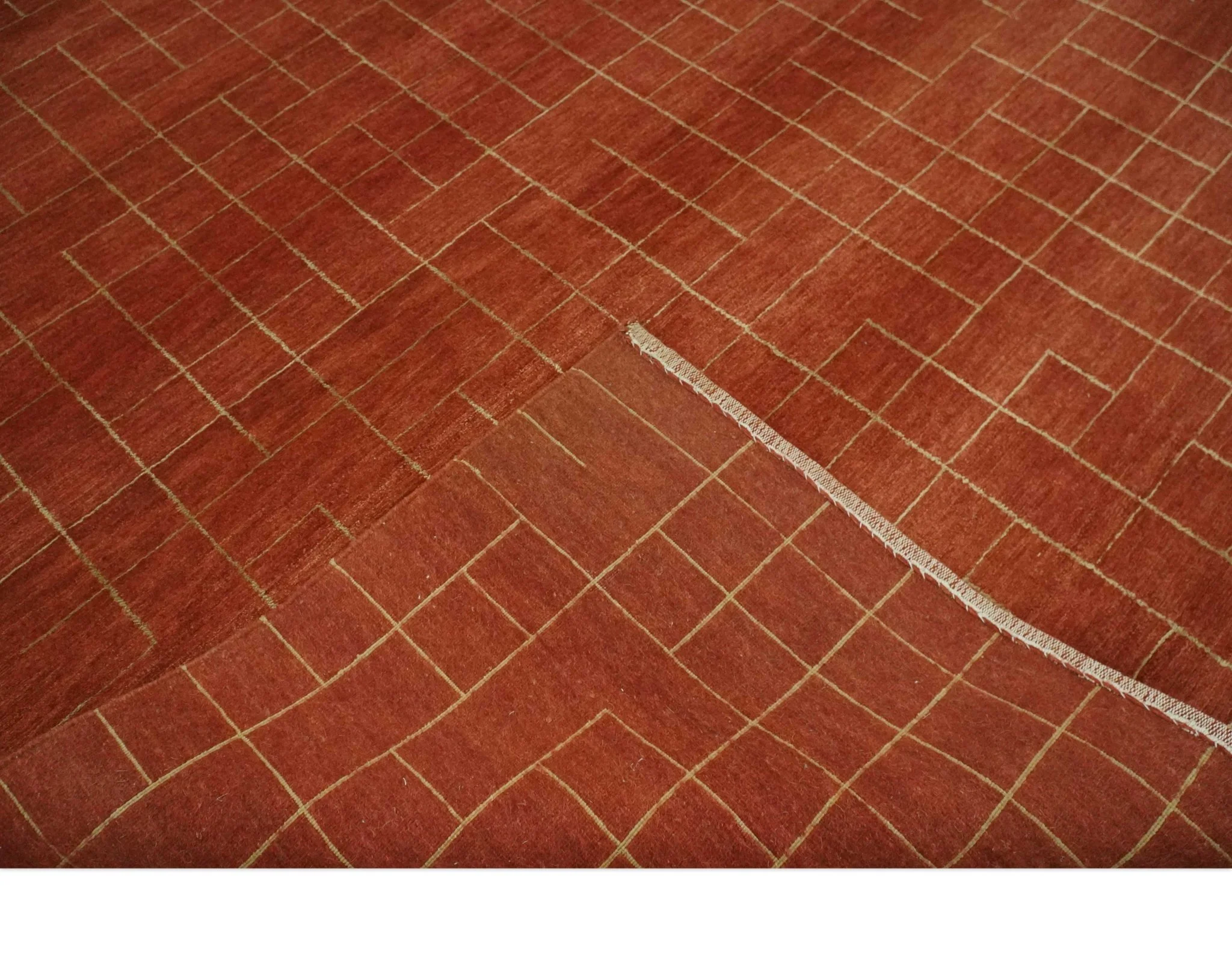 Modern Geometrical Rust and Gold 6x9 Hand loom Wool and Art Silk Area Rug - Image 8