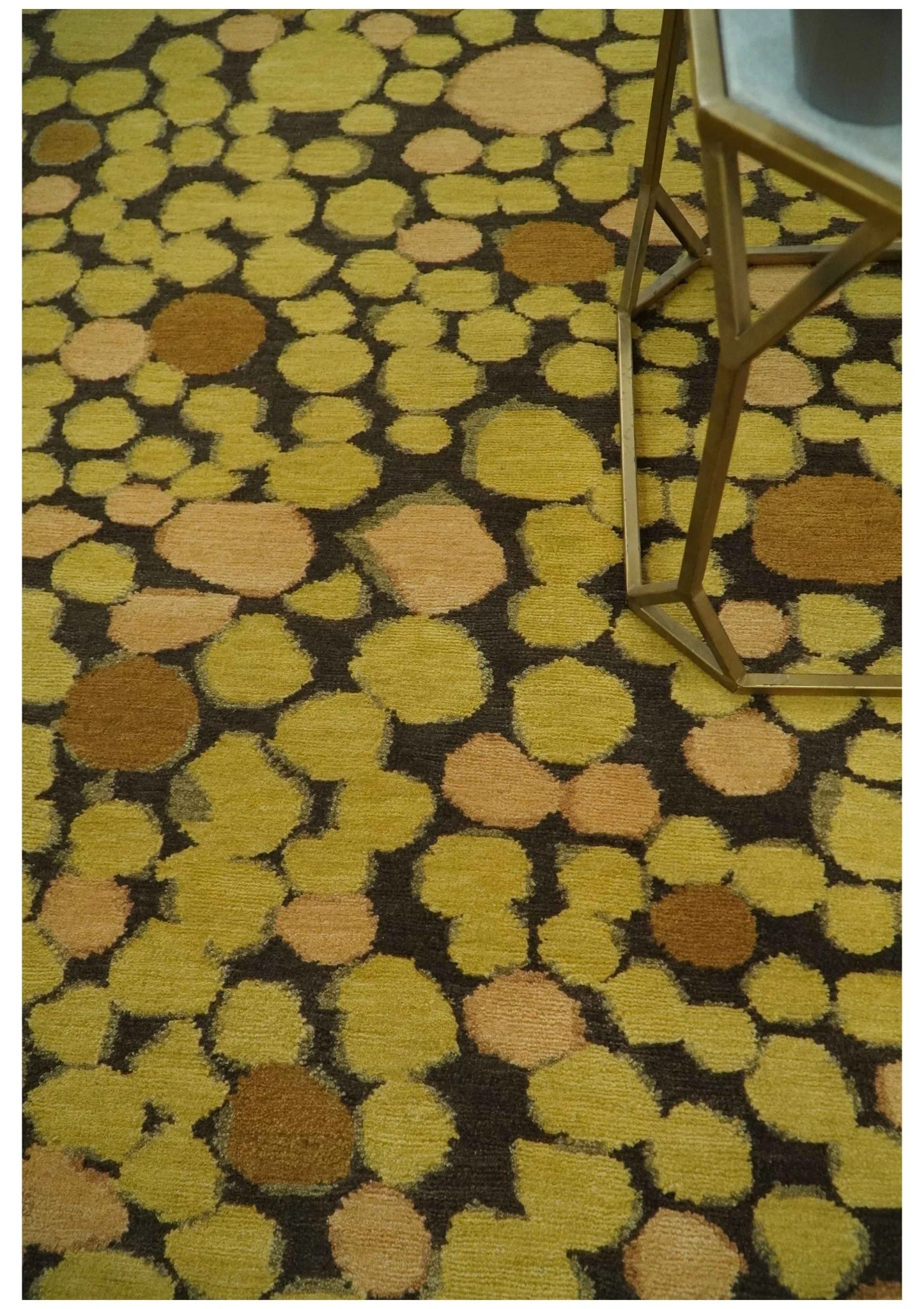Gold and charcoal Dot 5.6x7 Hand loom wool and art silk Area Rug - Image 2