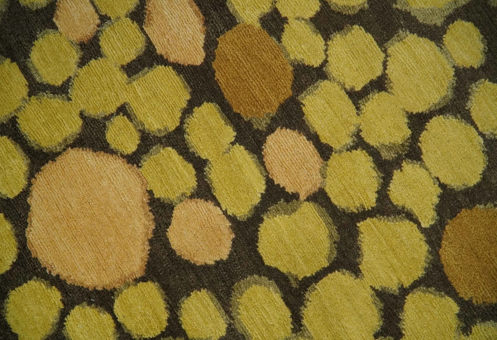 Gold and charcoal Dot 5.6x7 Hand loom wool and art silk Area Rug - Image 4
