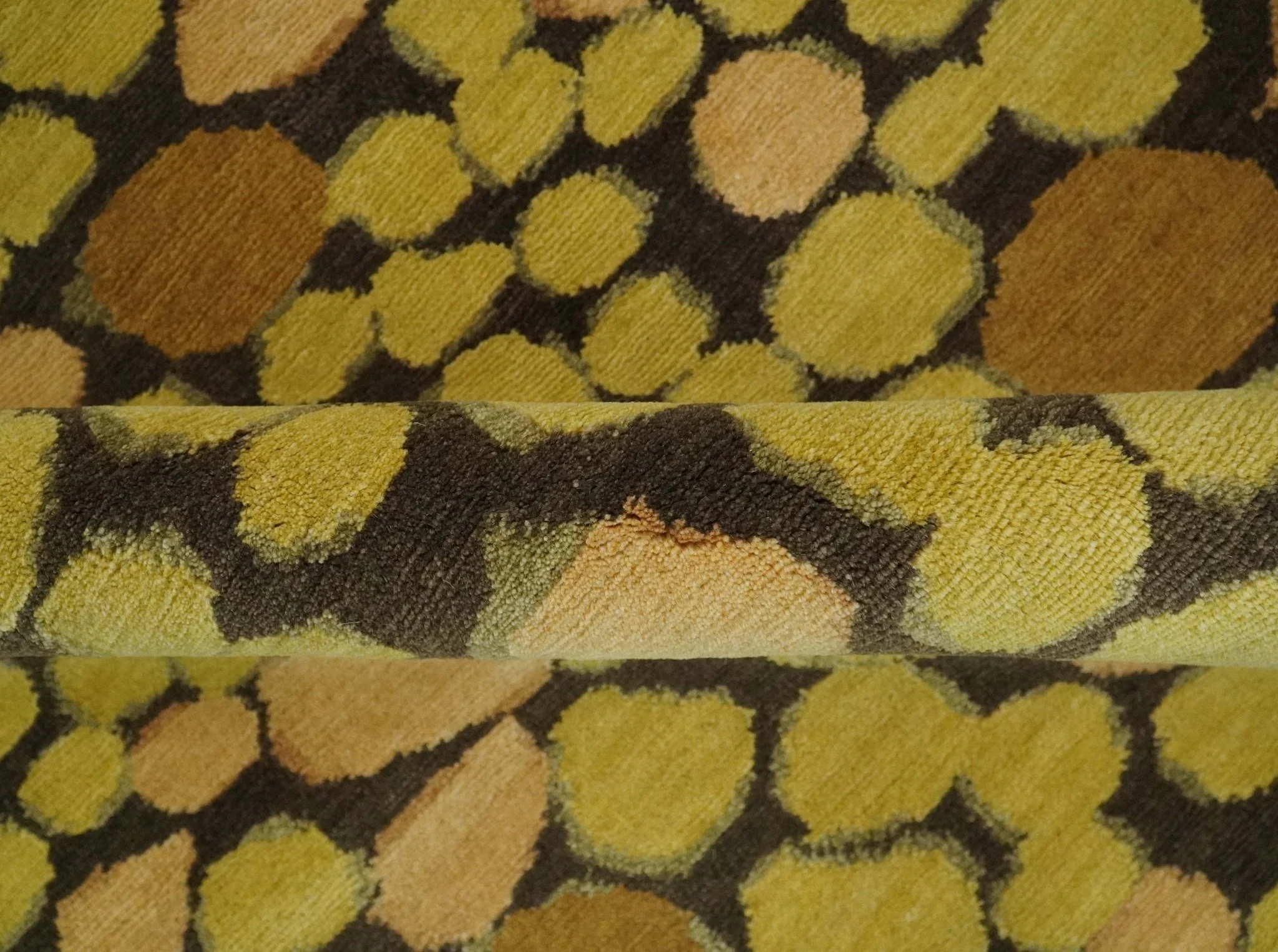 Gold and charcoal Dot 5.6x7 Hand loom wool and art silk Area Rug - Image 6