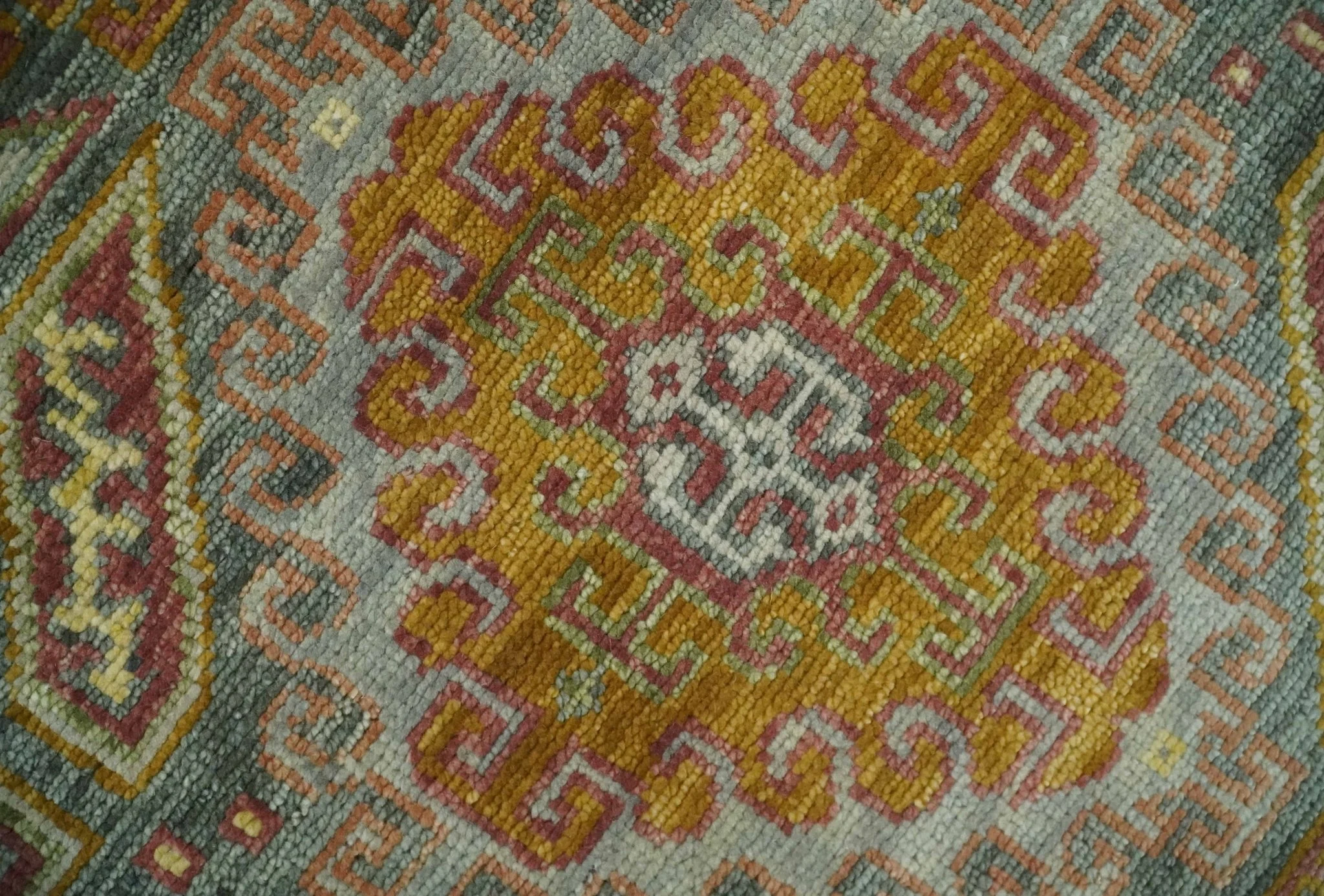 Hand Knotted Gold and Charcoal 8x10 Oriental Traditional Wool Area Rug - Image 4