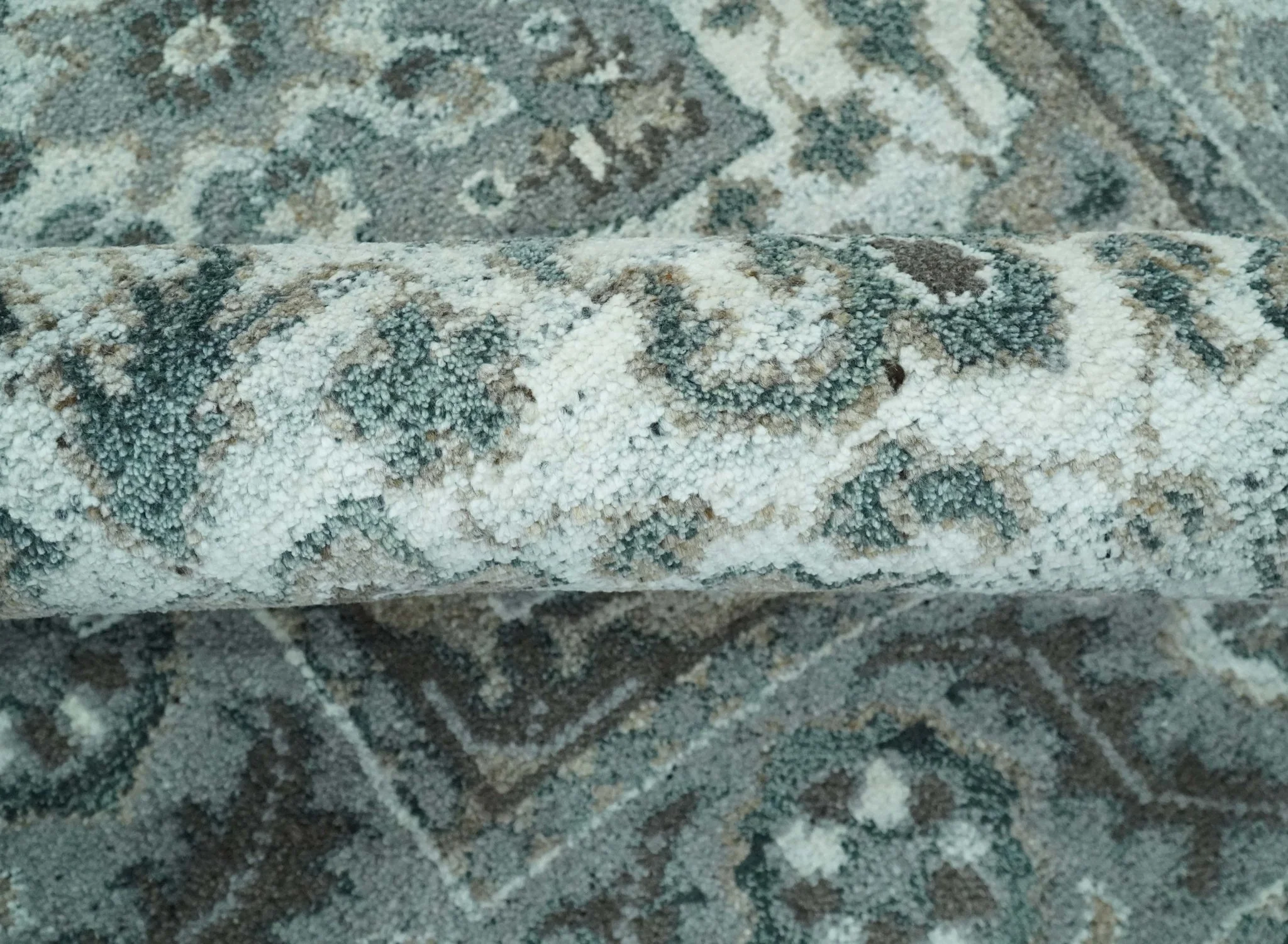 Gray and Ivory Traditional Heriz Hand Knotted 5x8 wool area rug - Image 7