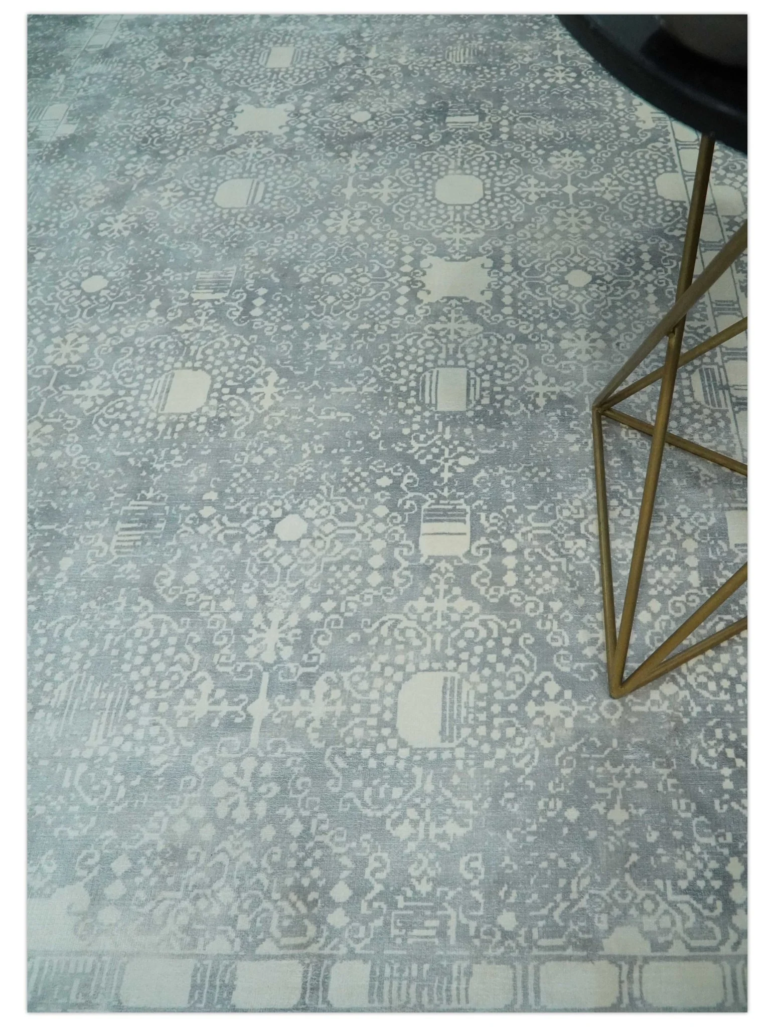 Premium Style Gray and Ivory Traditional Ikat Large design 5.6x8 Hand loom Wool and Viscose Area Rug - Image 3