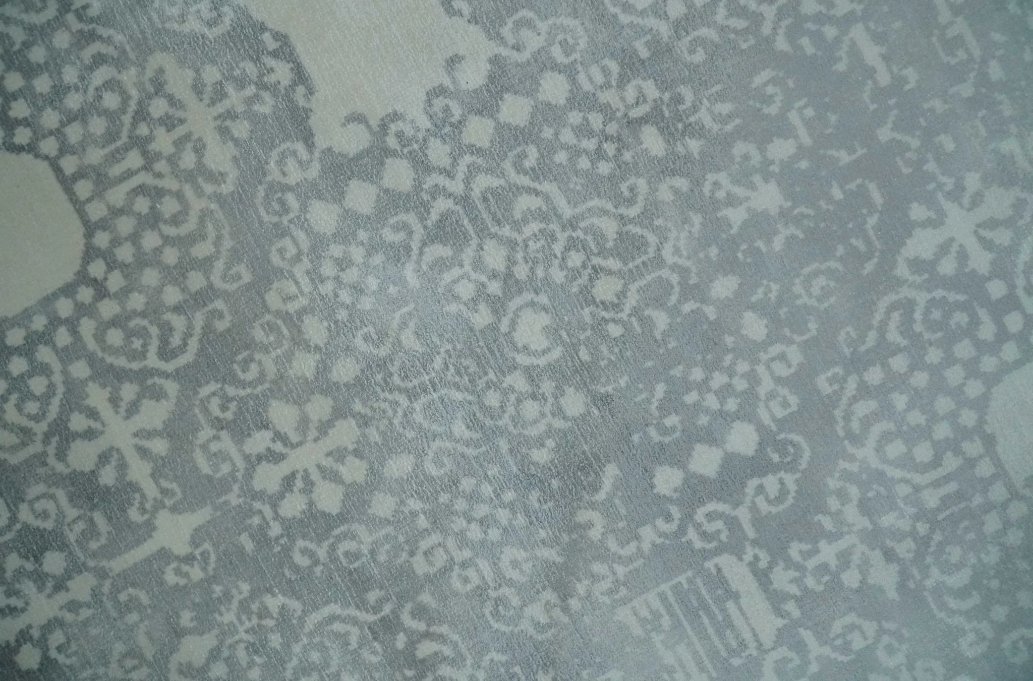 Premium Style Gray and Ivory Traditional Ikat Large design 5.6x8 Hand loom Wool and Viscose Area Rug - Image 5