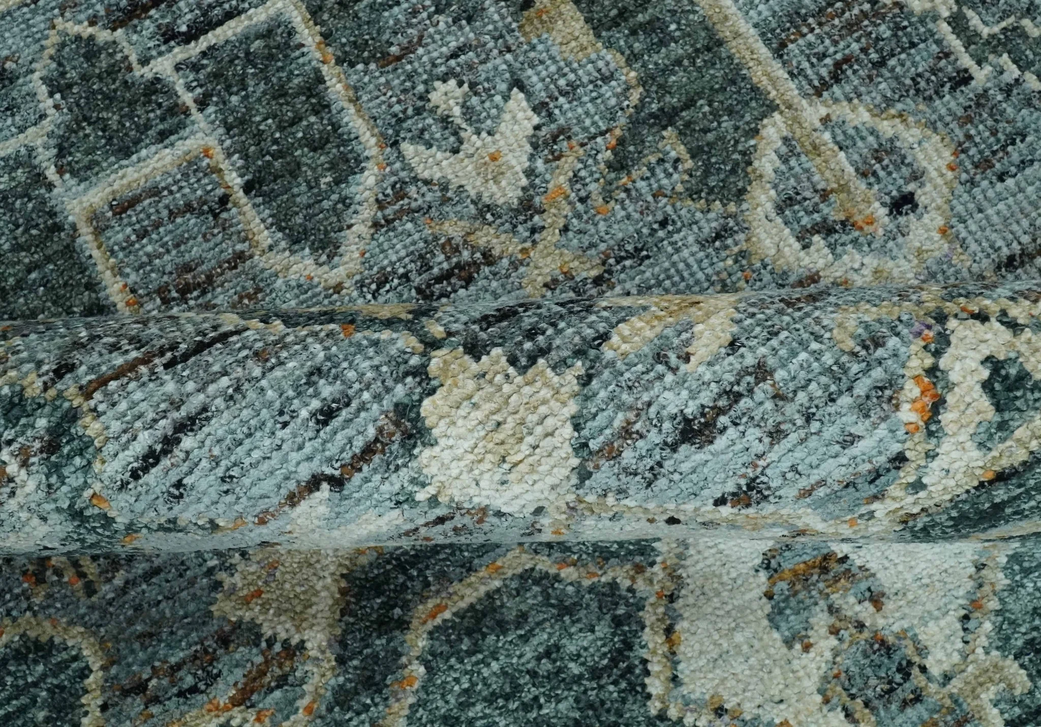 Antique look Gray and Silver 5.6x8.6 Traditional Large Design Hand Knotted wool Rug - Image 6
