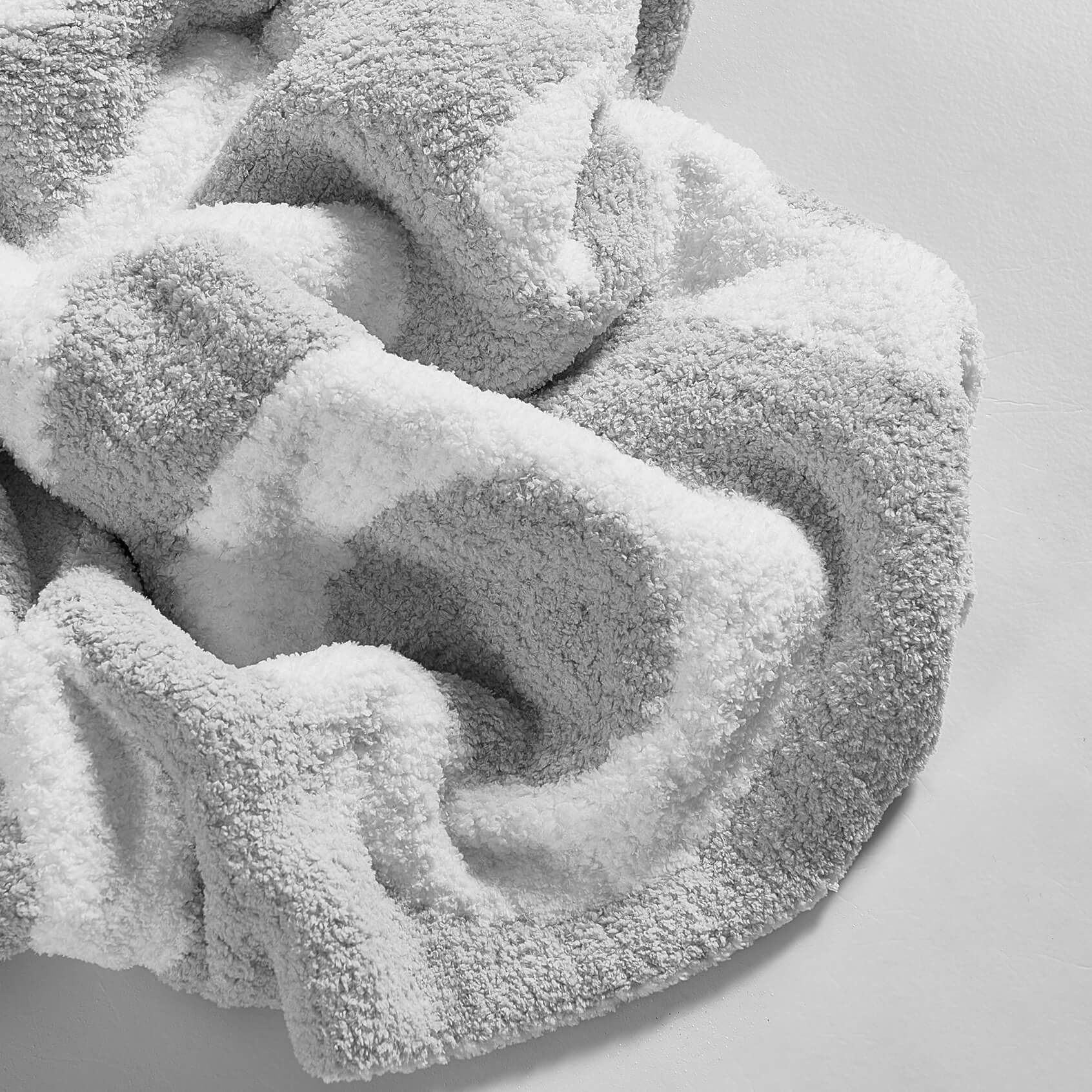 Gray and White Soft Plush XOXO Reversible Throw Blanket - Image 2