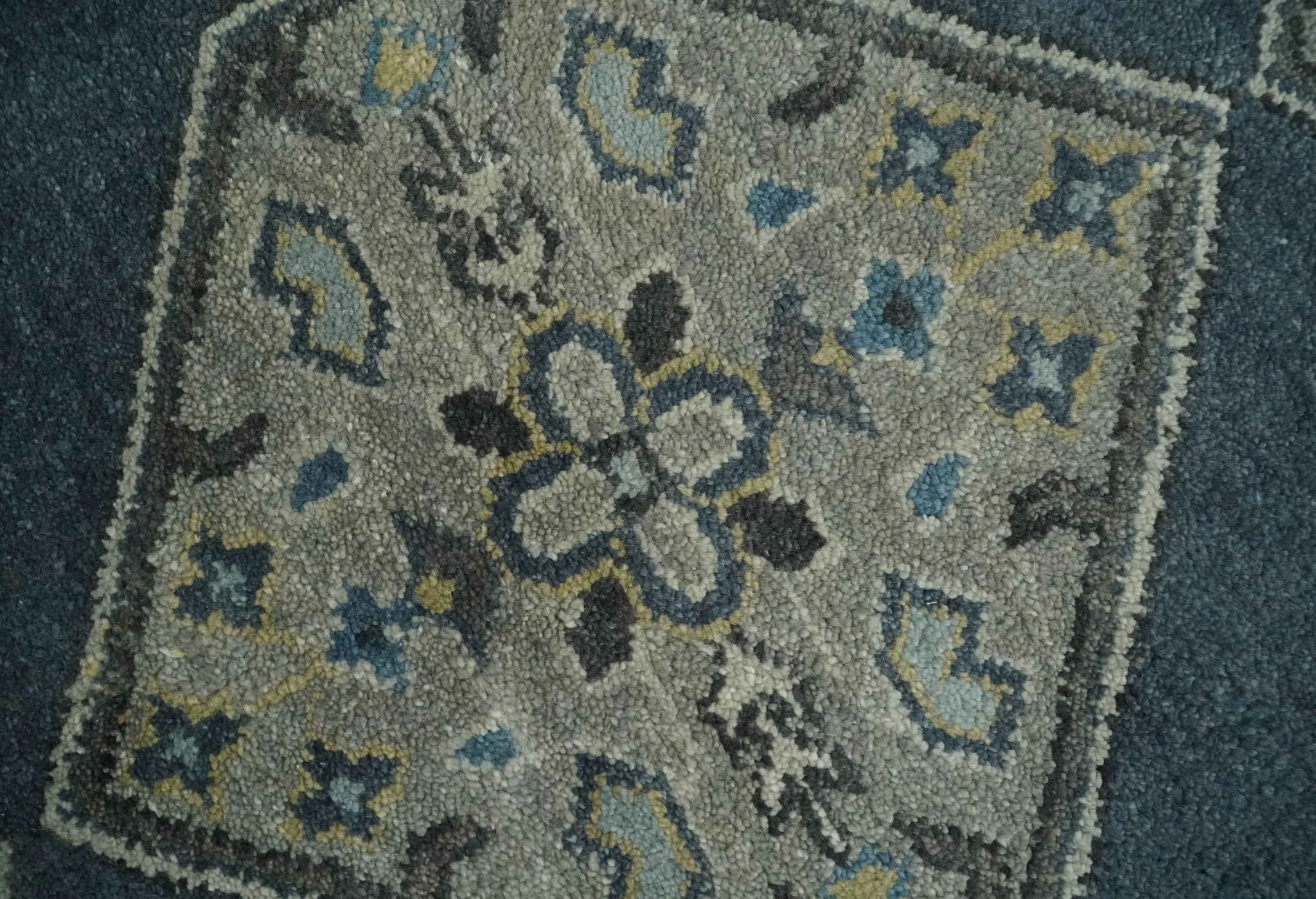 8x10 Gray, Silver and Charcoal Hand knotted Traditional wool Area Rug - Image 4