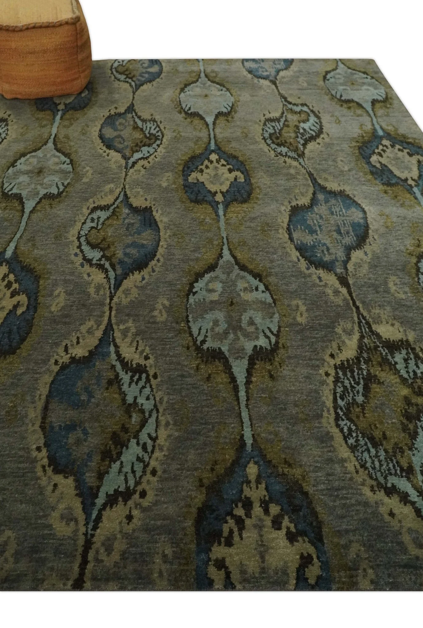 Gray, Teal, Beige and Silver Antique Ikat Design 8x10 wool Area Rug - Image 3
