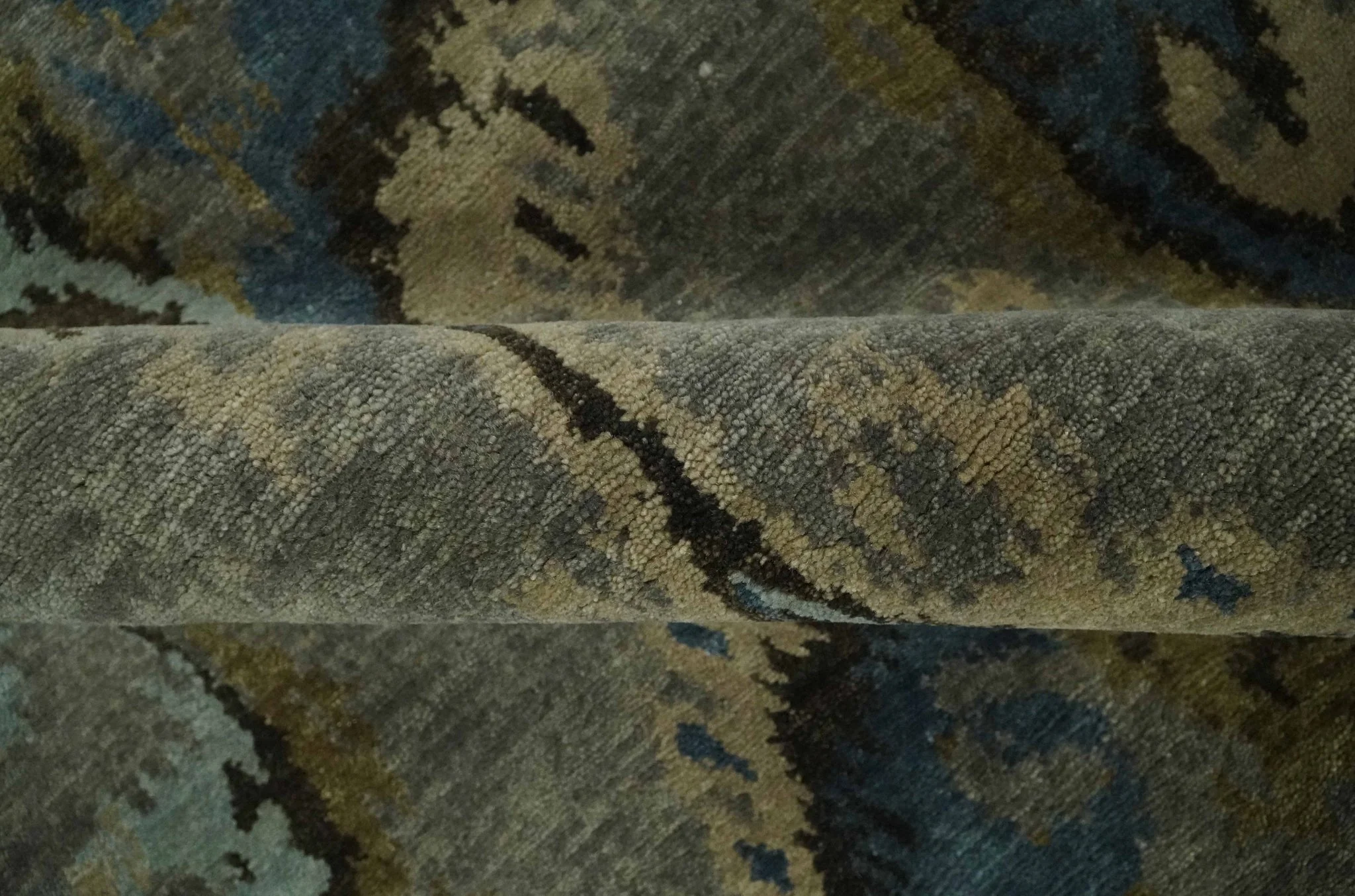 Gray, Teal, Beige and Silver Antique Ikat Design 8x10 wool Area Rug - Image 6