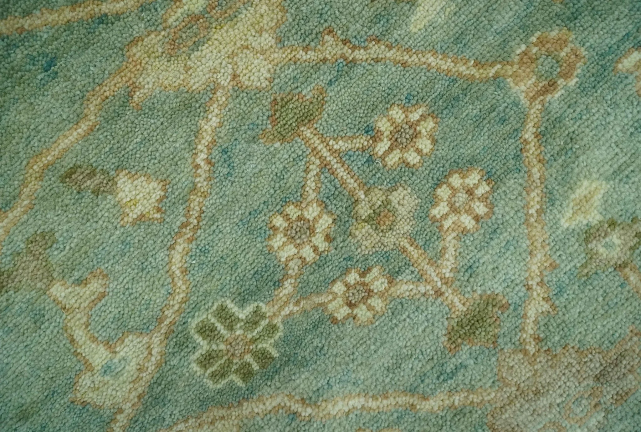 Antique design 8x10 Green and Beige Traditional Oriental Oushak wool area rug - Image 4