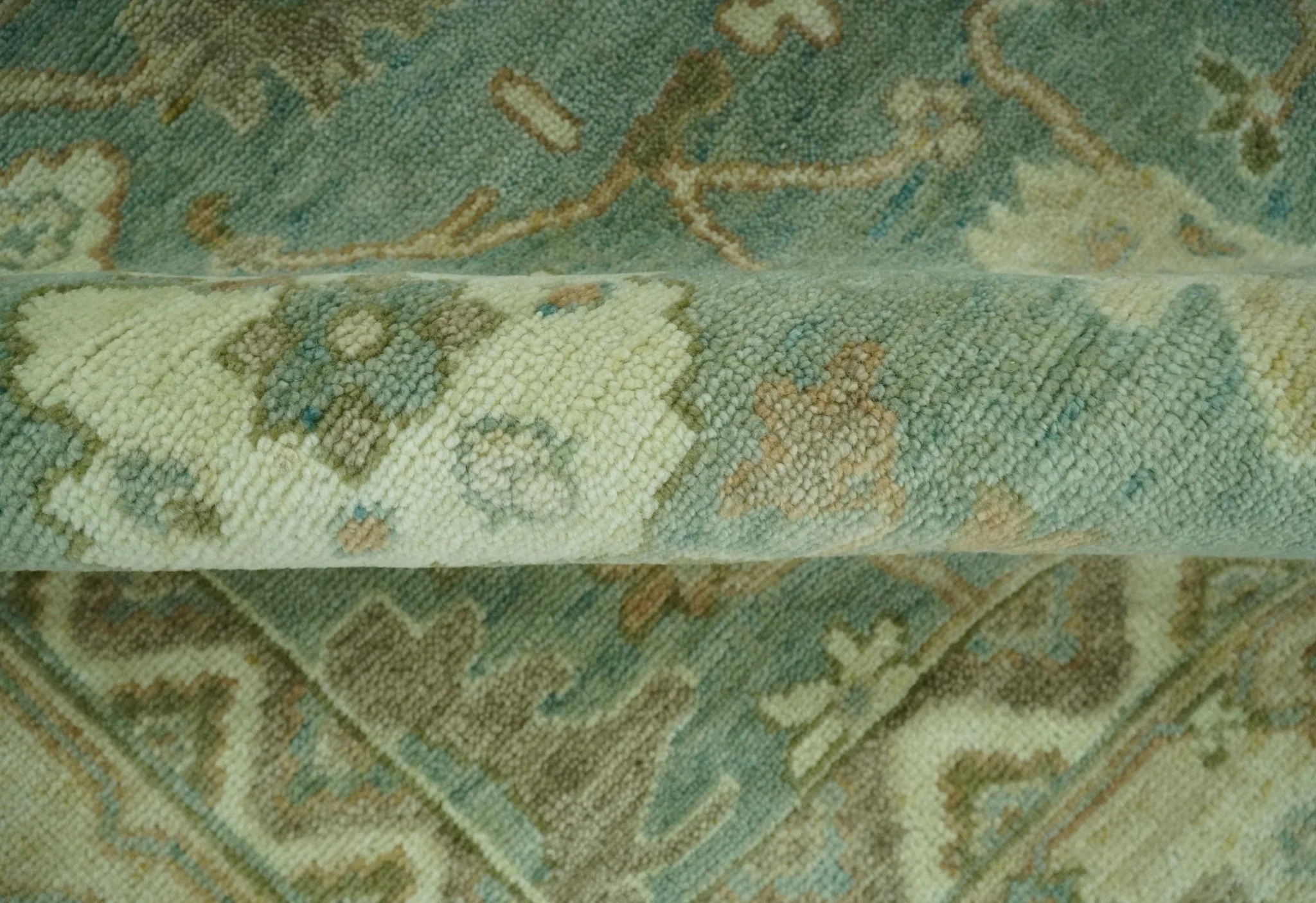 Antique design 8x10 Green and Beige Traditional Oriental Oushak wool area rug - Image 6