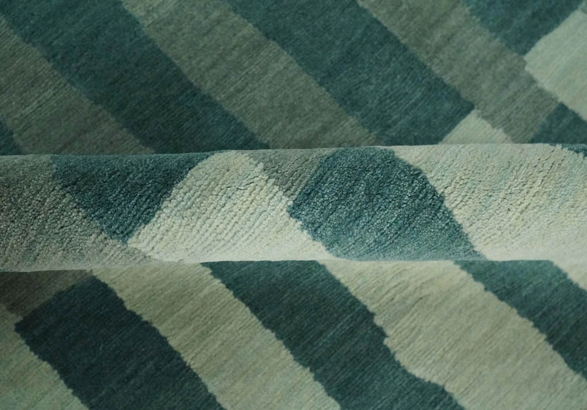 Green, Ivory and Beige Stripes Pattern Hand knotted 5.6x8 wool Area Rug - Image 7