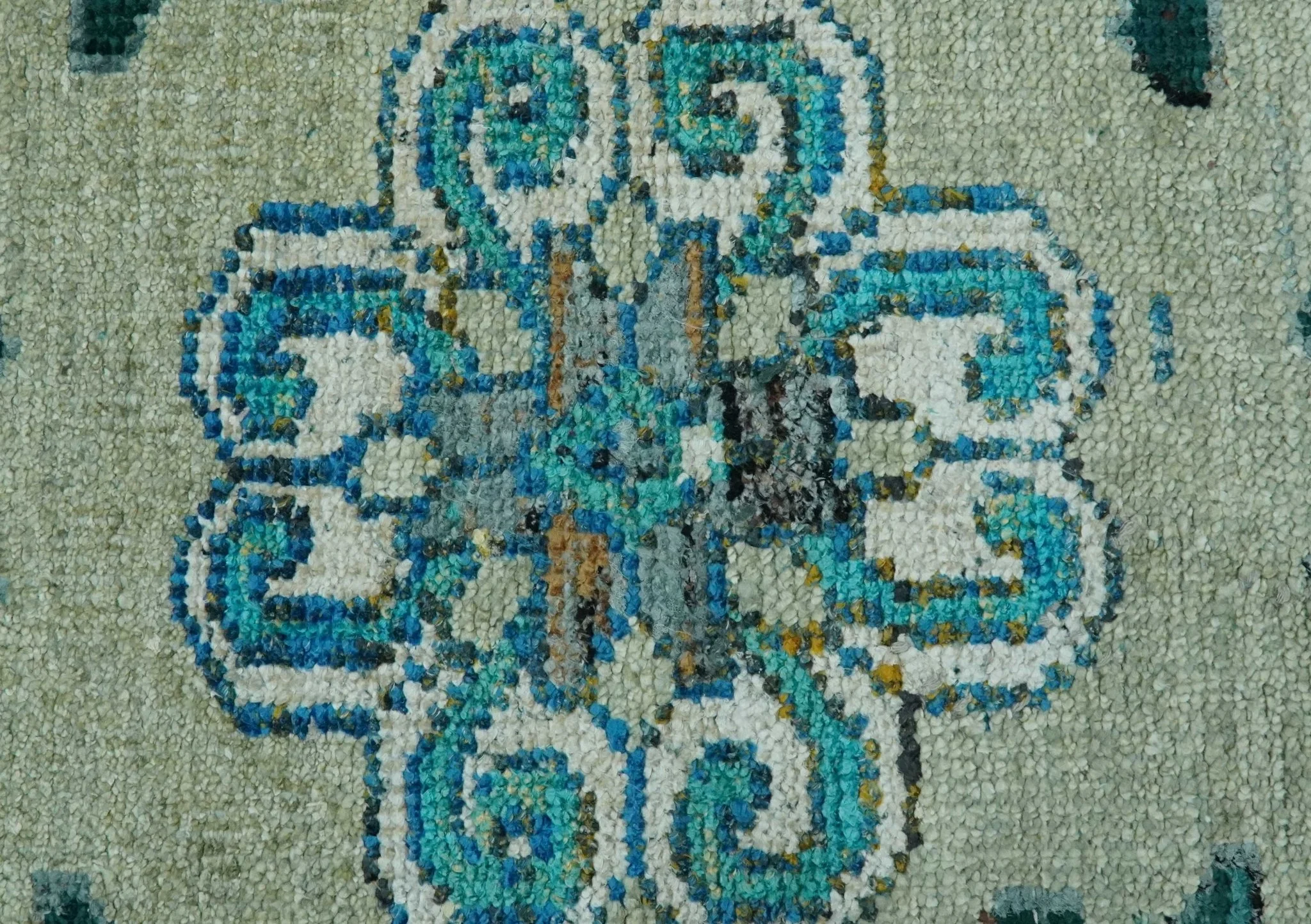 5x8 Green, Ivory and Blue Traditional Large design hand knotted wool area rug - Image 4