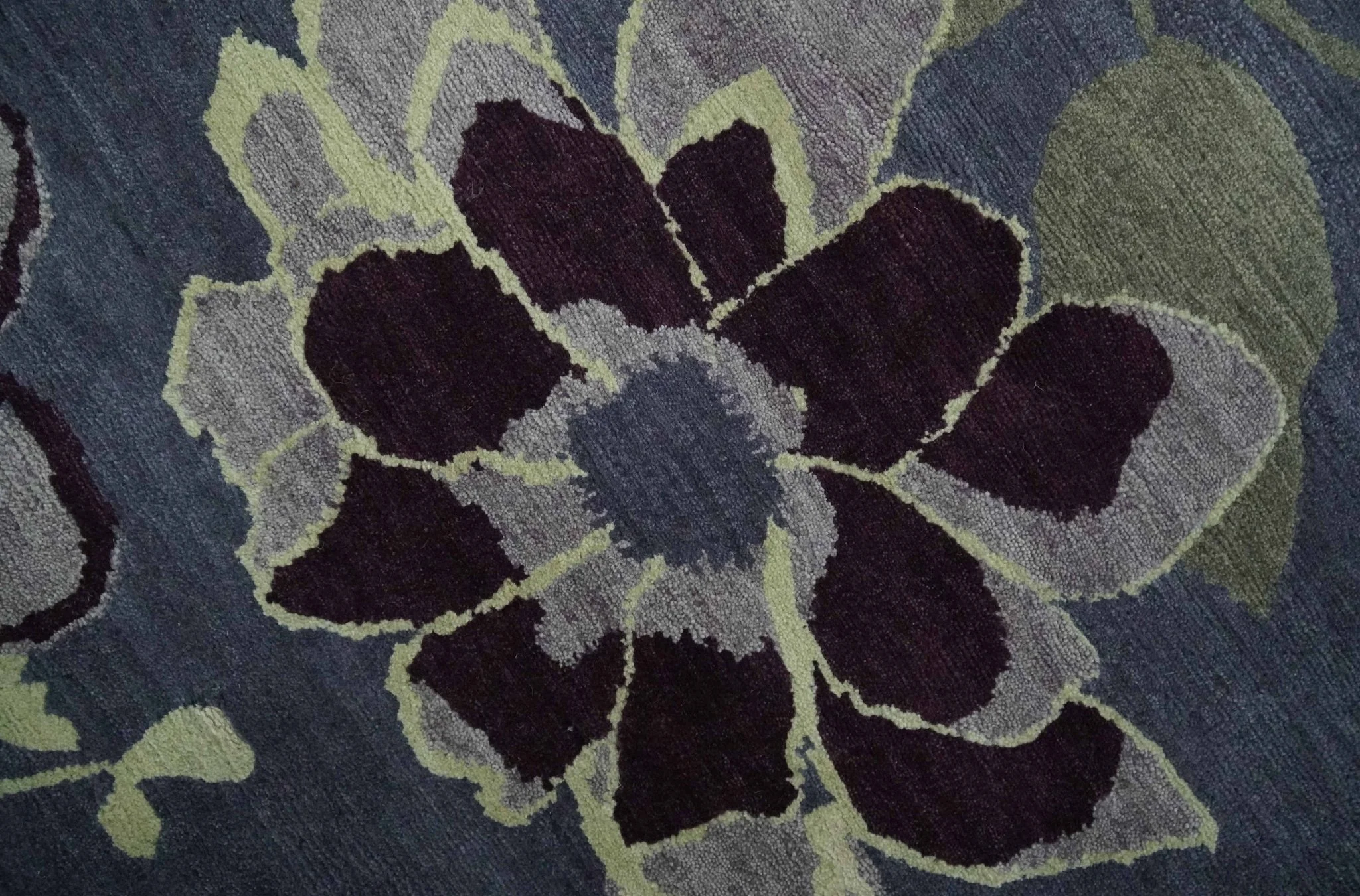 Premium look Green, Ivory, Charcoal and Gray Traditional Floral 4.6x6.6 wool and Art Silk Area Rug - Image 4