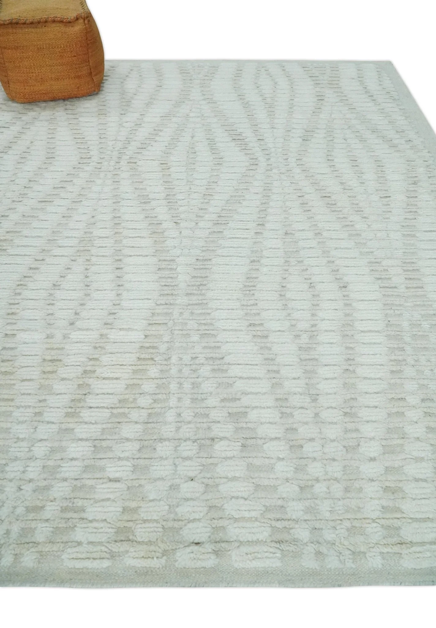 Hand carved Ivory Traditional Geometrical Pattern Hand Knotted 7.10x9.8 Wool Area Rug - Image 2