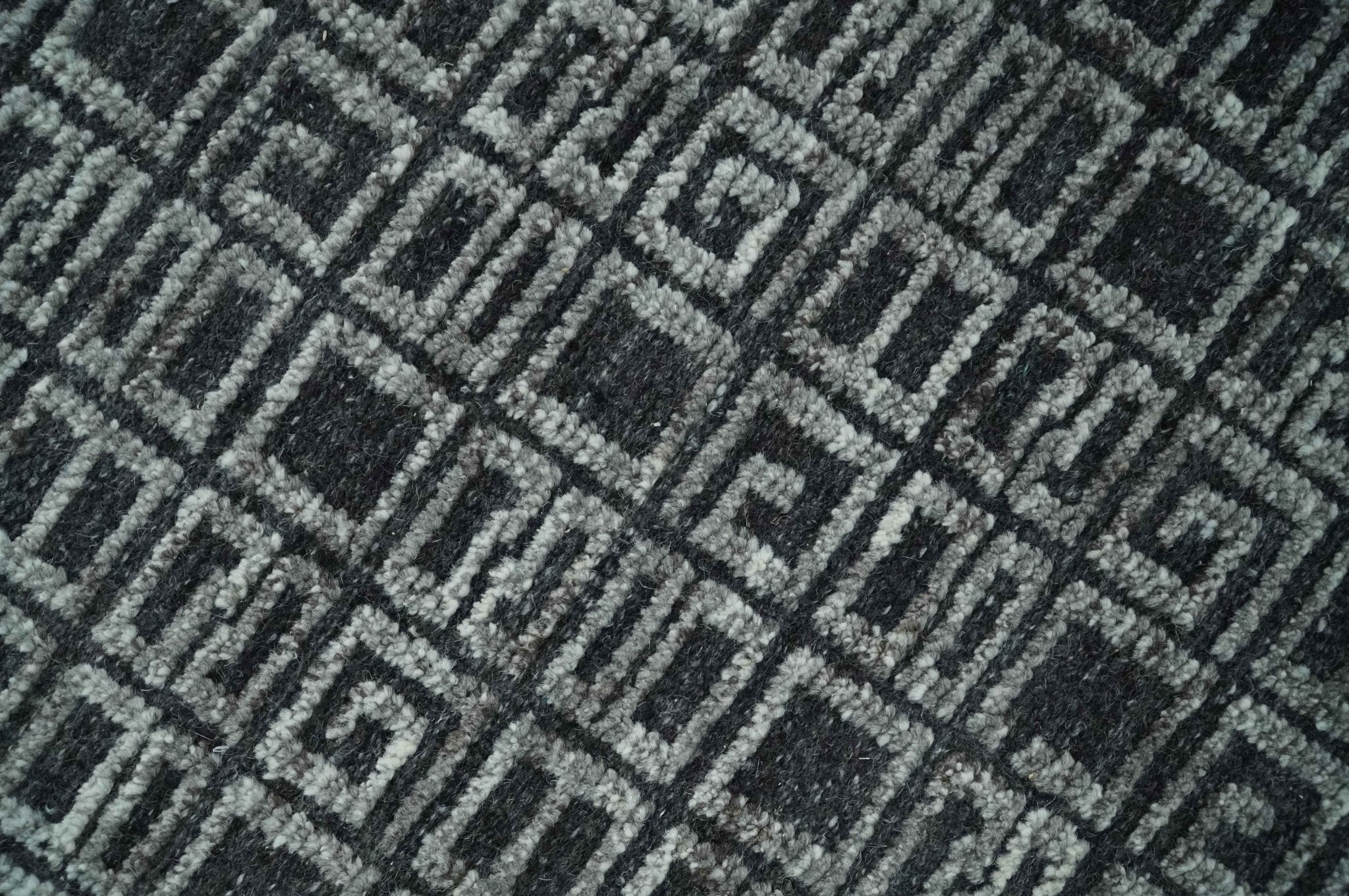Contemporary Hand carved 8x10 Silver and Charcoal Traditional Geometrical Pattern Hand Knotted Wool Area Rug - Image 4