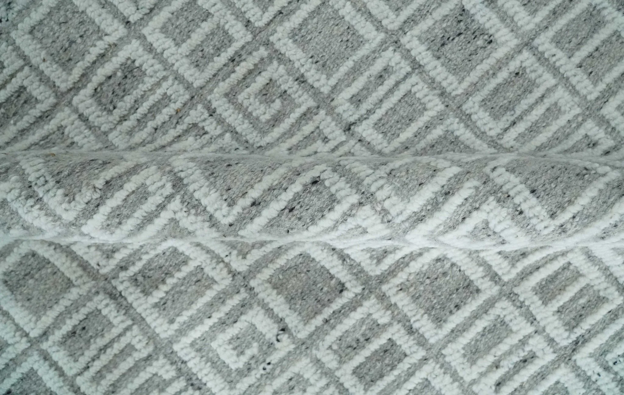 Hand carved Silver and Charcoal Traditional Geometrical Pattern Hand Knotted 8.2x10.6 Wool Area Rug - Image 7