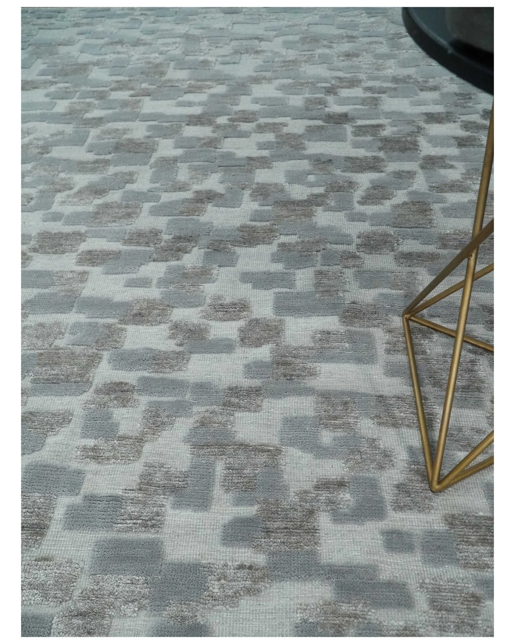 Hand carved Silver, Gray and Brown Traditional Geometrical Pattern Hand Knotted 8x10 and 9x12 Wool and Silk Area Rug - Image 2