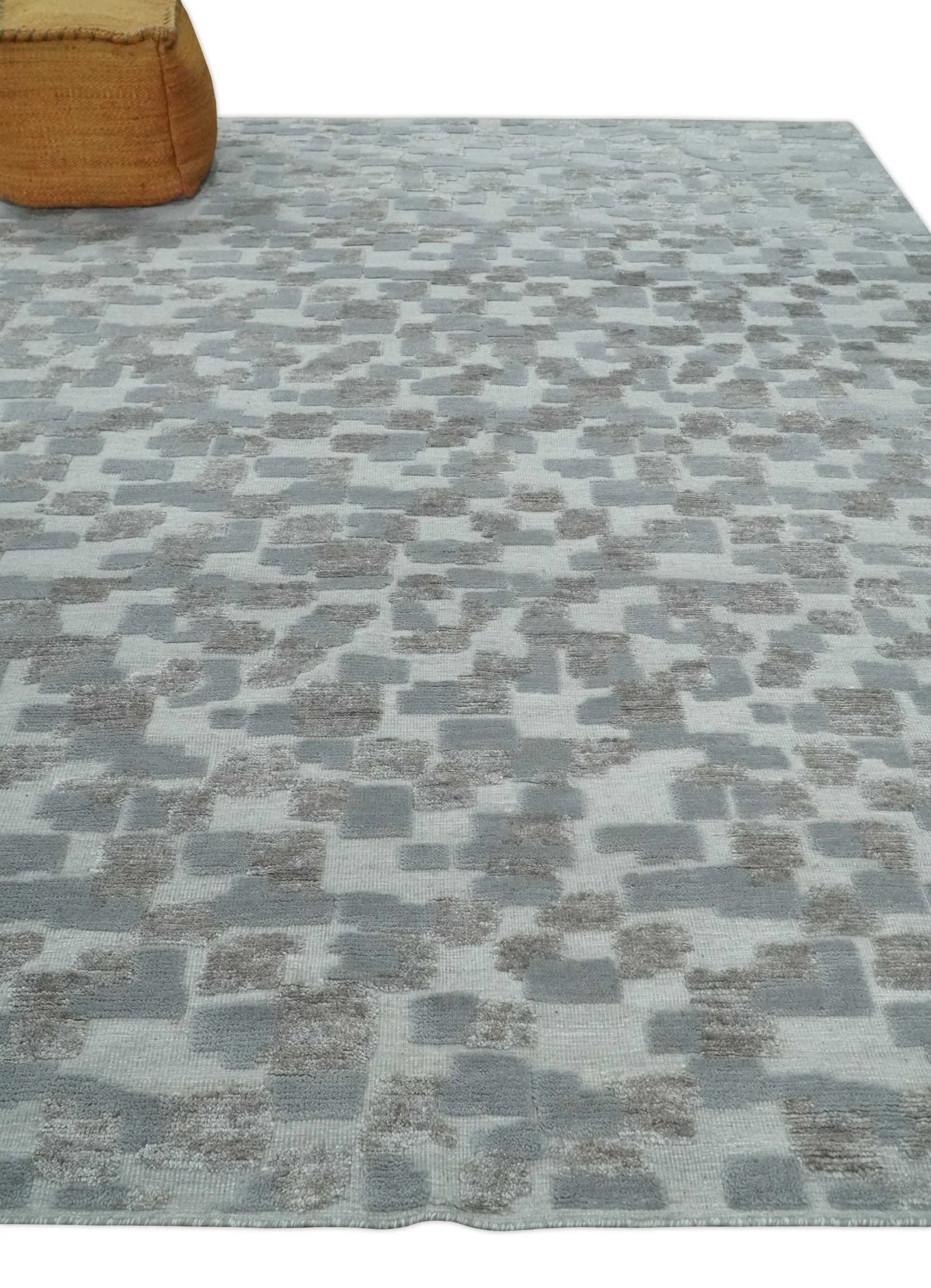 Hand carved Silver, Gray and Brown Traditional Geometrical Pattern Hand Knotted 8x10 and 9x12 Wool and Silk Area Rug - Image 3