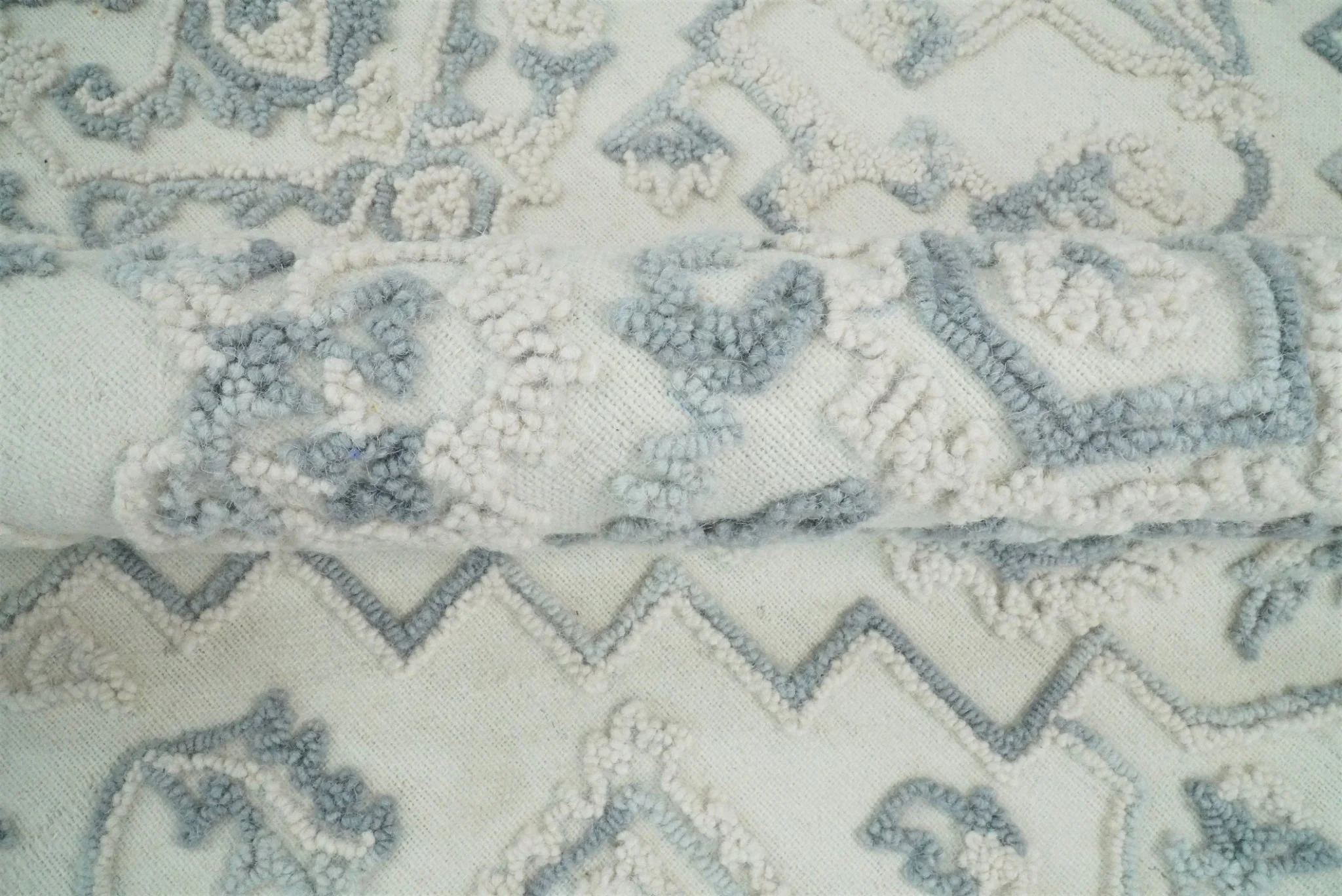 Hand Hooked 5x8 Blue, Silver and White Wool Textured Loop Area Rug | GAR7 - Image 6