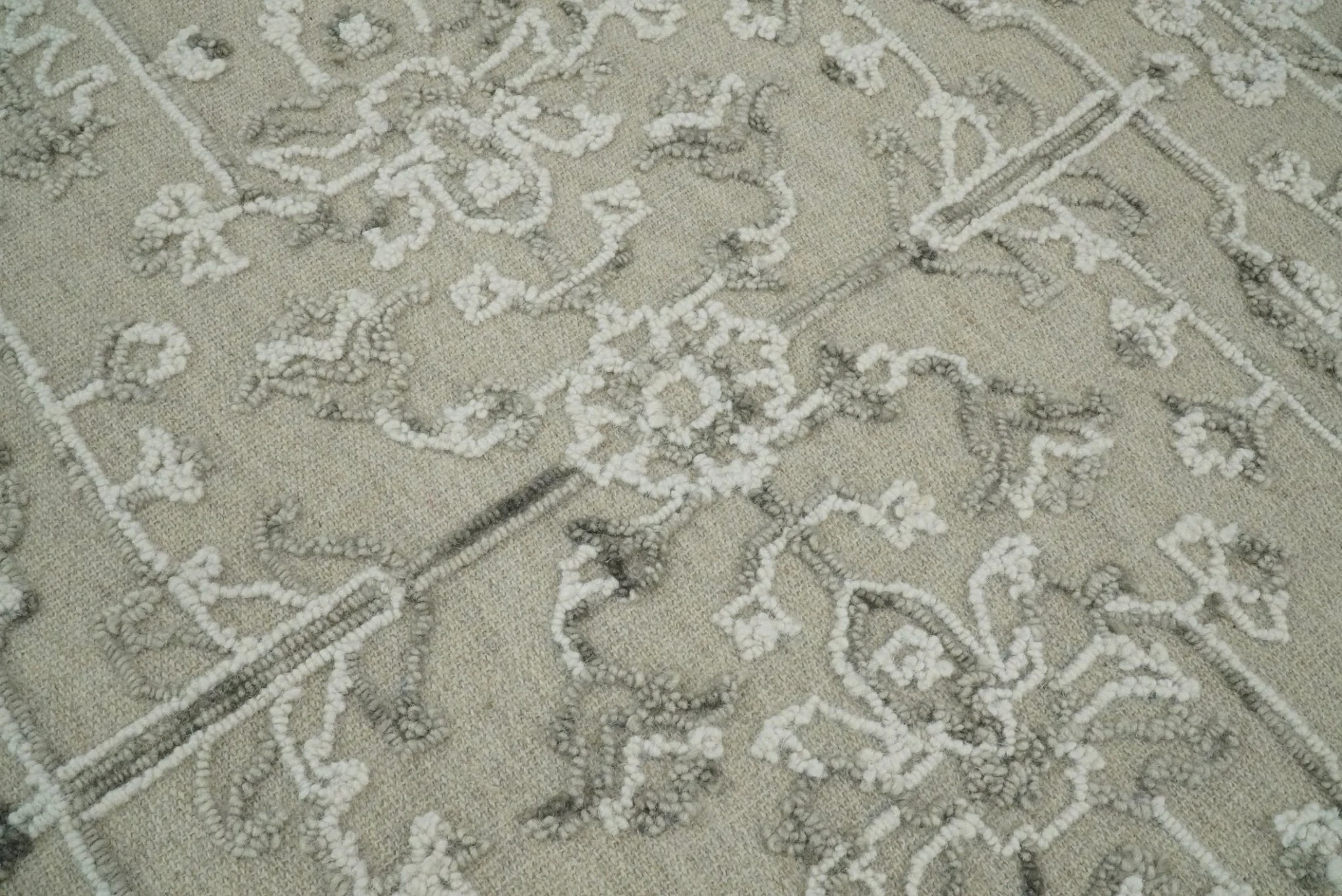 Hand Hooked 5x8 White and Gray Wool Textured Loop Area Rug | GAR9 - Image 2