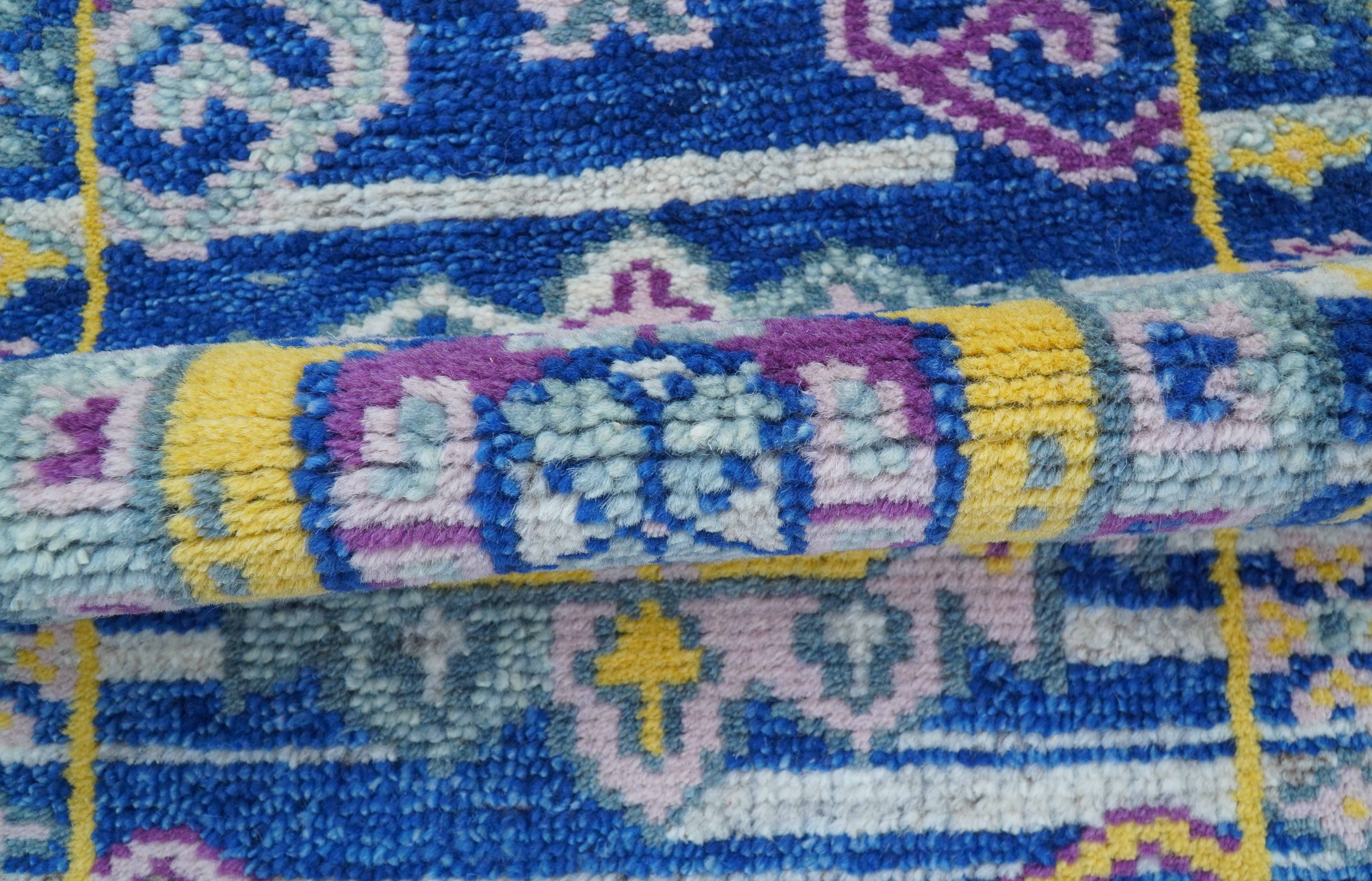 Hand knotted 2x3 Blue Traditional Transitional Design Wool Area Rug - Image 4