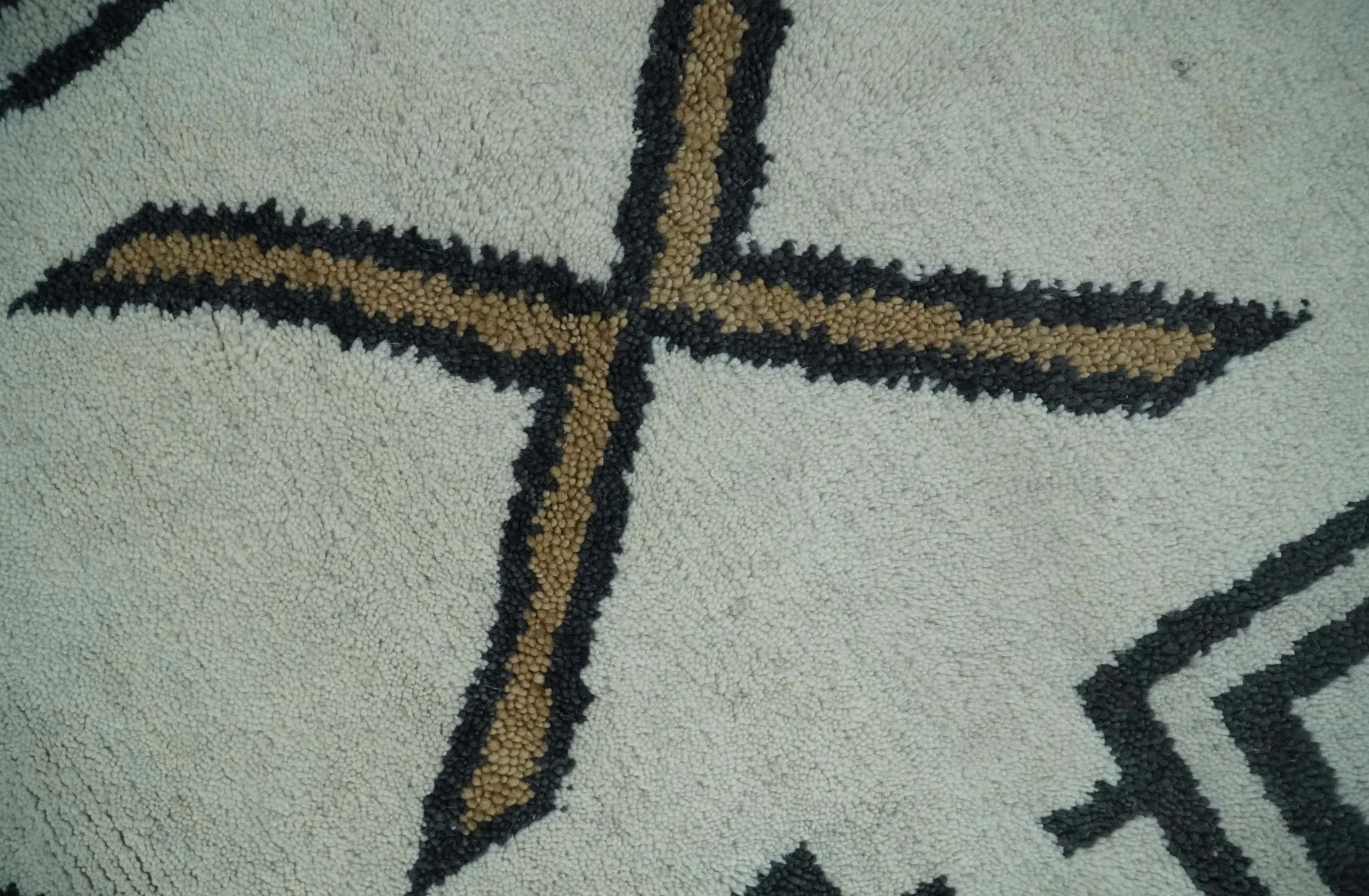 Hand Knotted 8x10 Ivory and Charcoal Wool Traditional Tribal Art Antique South Western Rug |  TRDCP1292810 - Image 4