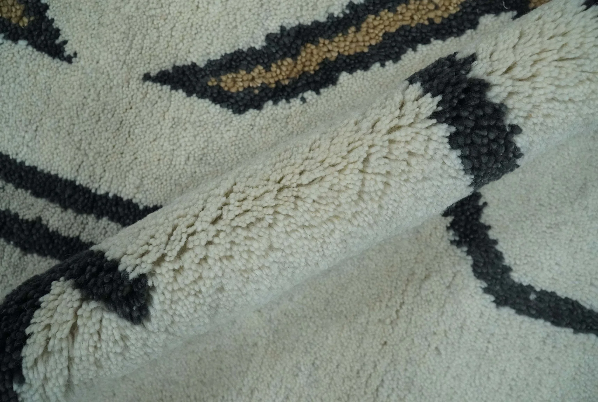 Hand Knotted 8x10 Ivory and Charcoal Wool Traditional Tribal Art Antique South Western Rug |  TRDCP1292810 - Image 9
