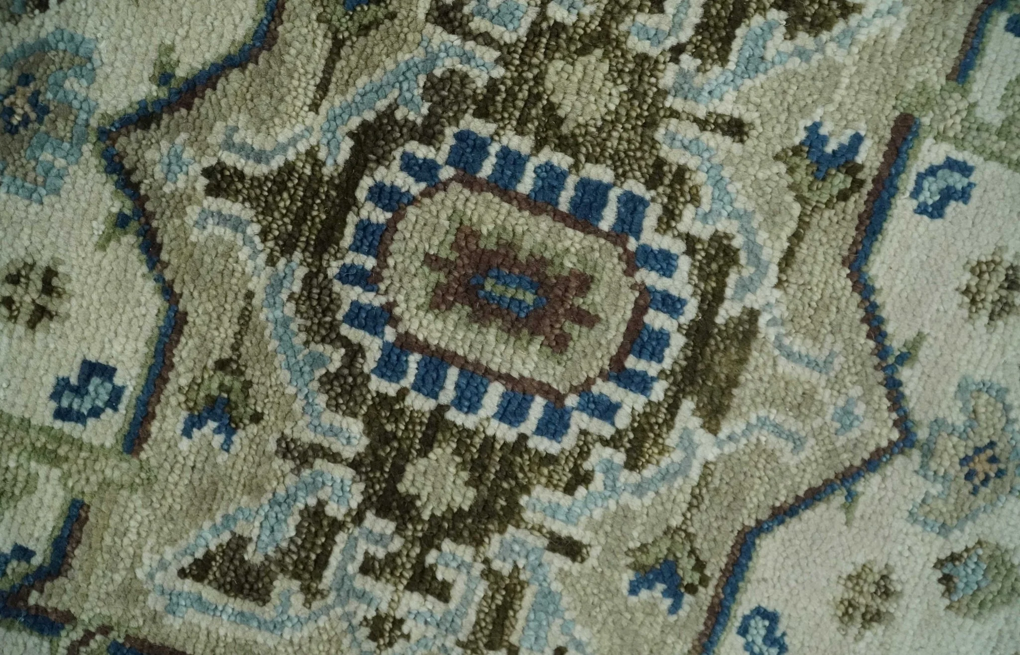 Antique look Blue, Ivory and Olive Traditional Heriz Medallion Multi Size wool Area Rug - Image 4