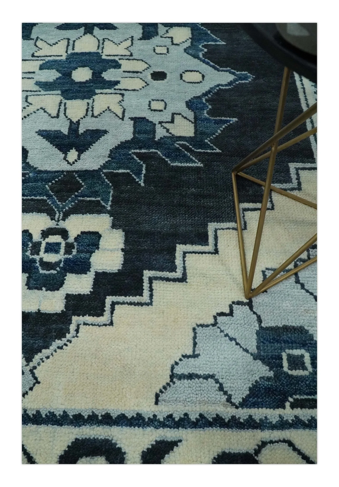 Hand Knotted Antique 8x10 Ivory and Blue Traditional Heriz Serapi Wool Rug | TRDCP859810 - Image 2