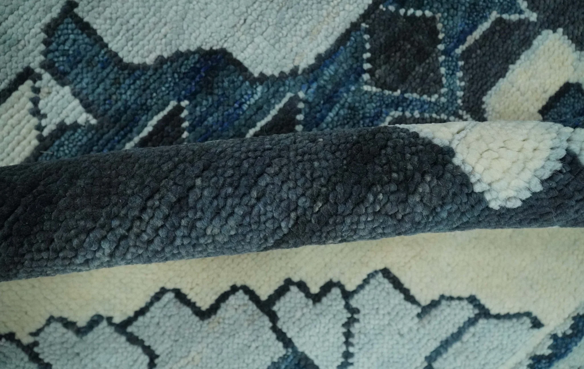 Hand Knotted Antique 8x10 Ivory and Blue Traditional Heriz Serapi Wool Rug | TRDCP859810 - Image 7