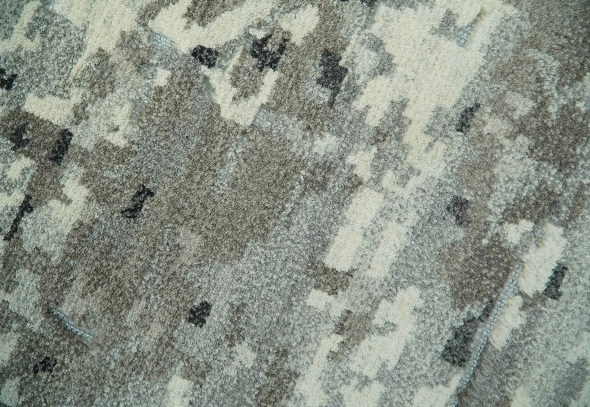 5x8 hand knotted Modern Abstract Beige, Silver, Taupe and Charcoal wool Area Rug - Image 4