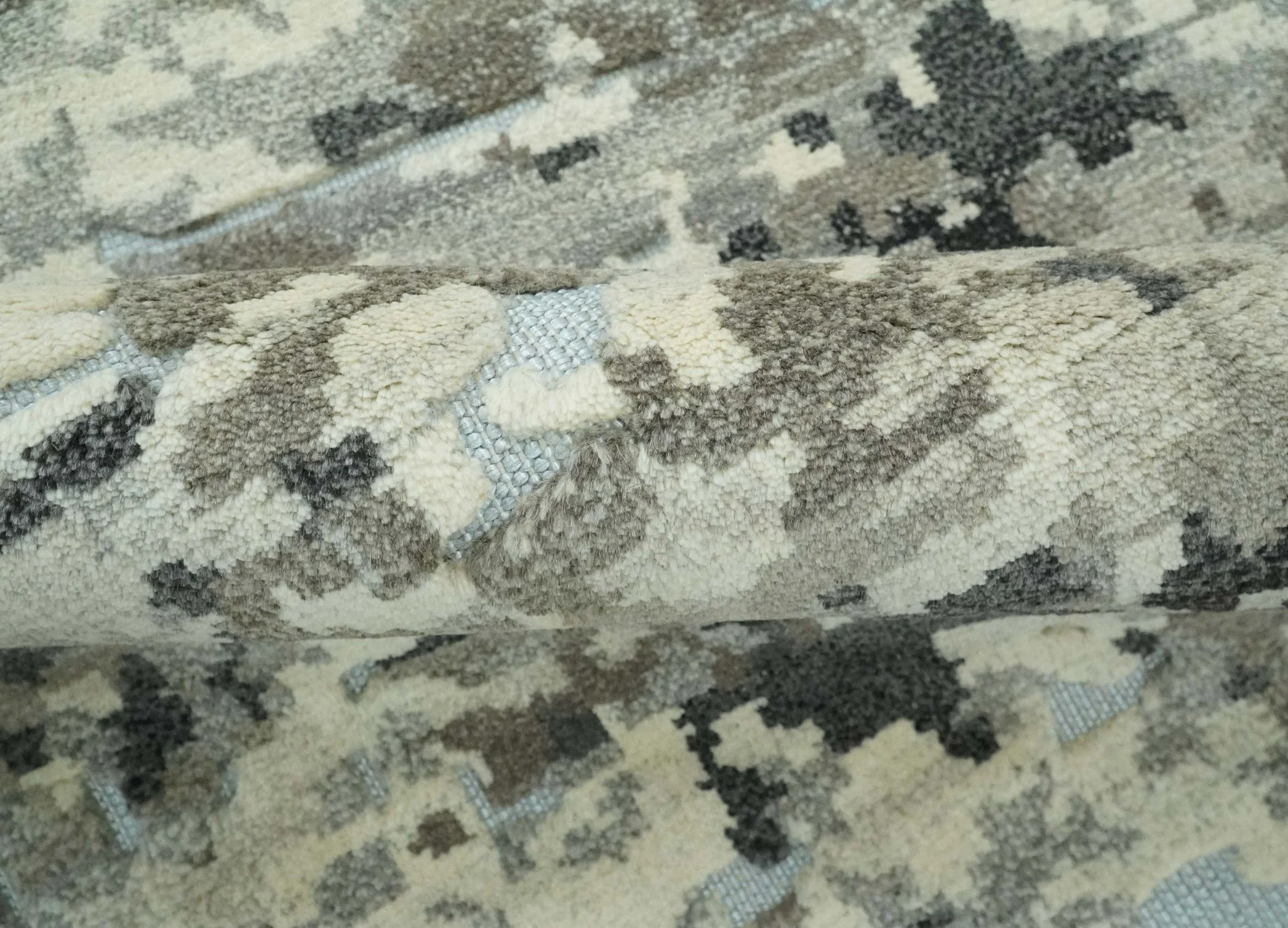 5x8 hand knotted Modern Abstract Beige, Silver, Taupe and Charcoal wool Area Rug - Image 6