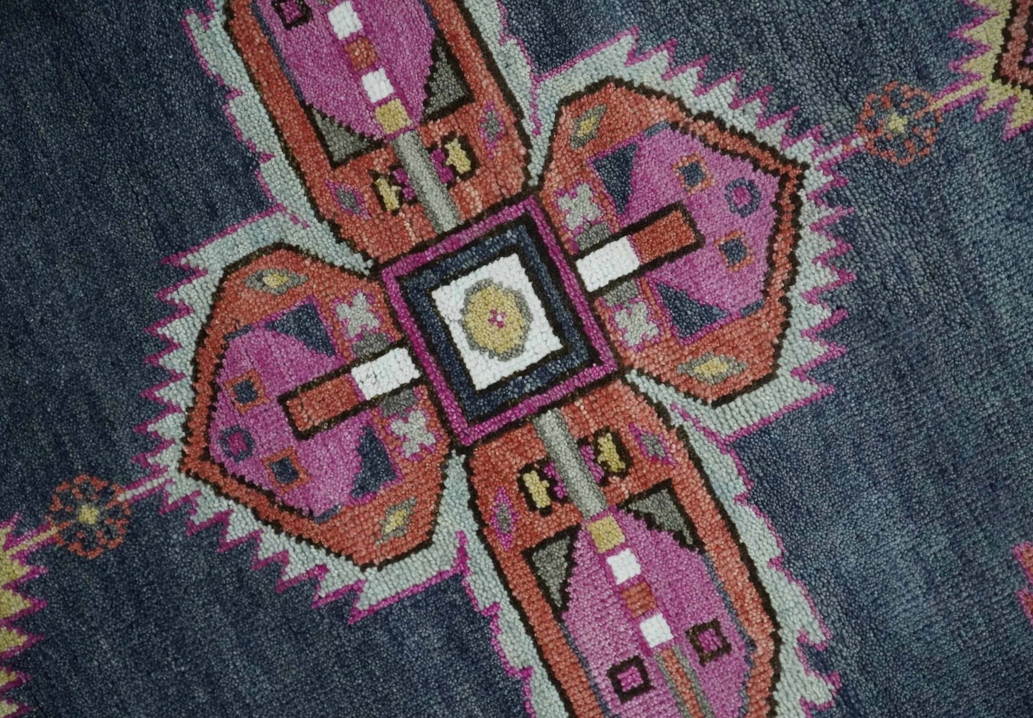 8.3x9.10 Hand Knotted Charcoal, Silver and Pink Traditional Heriz Wool Area Rug - Image 4