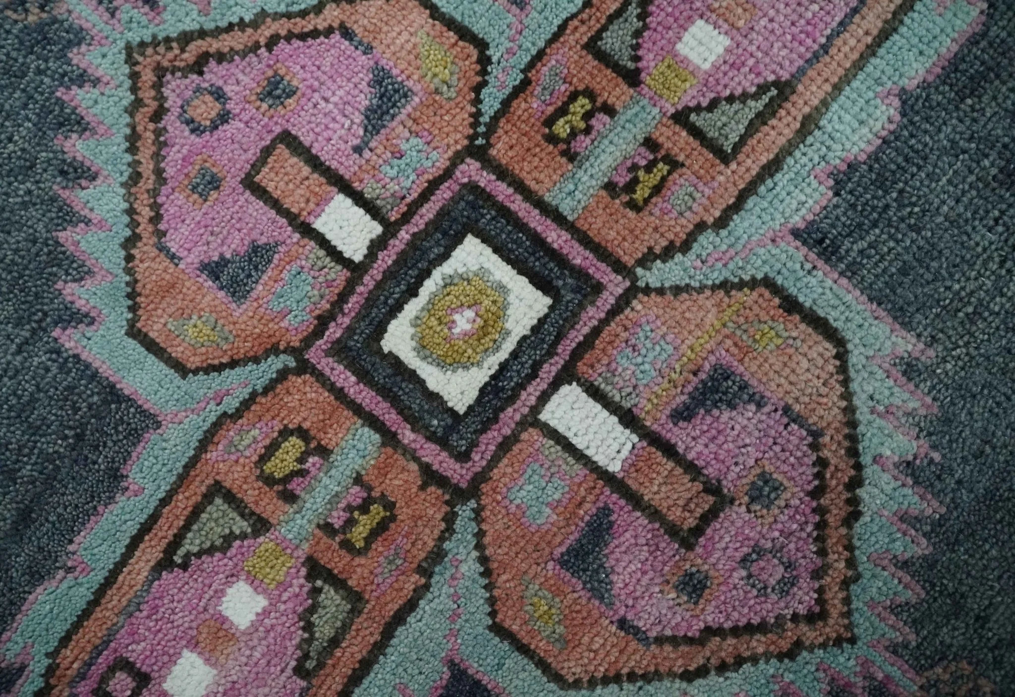 6x9 and 8x10 Hand Knotted Gray, Silver and Pink Traditional Wool Area Rug - Image 4