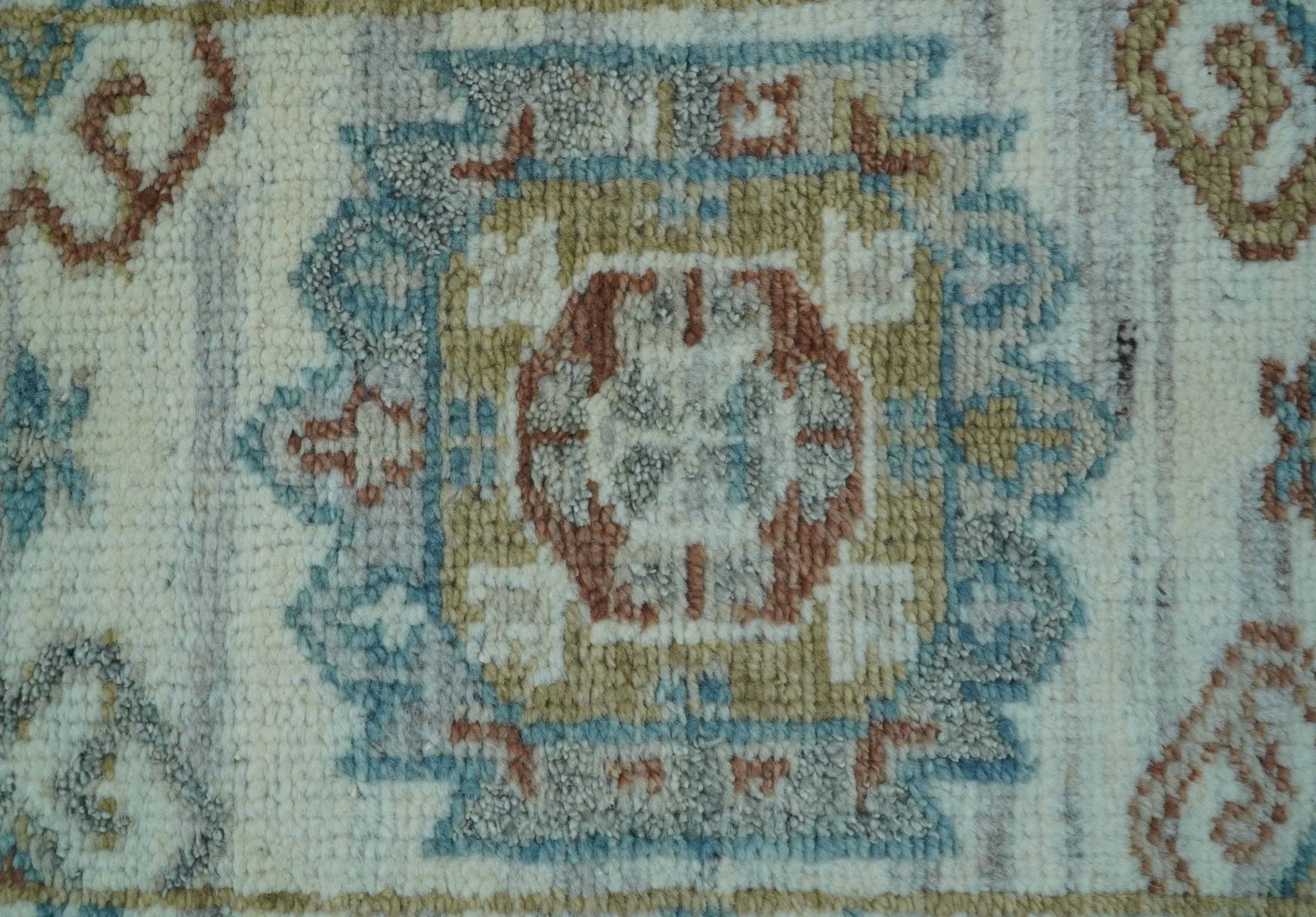 Hand knotted 2x3 Ivory And Blue transitional geometrical Design Wool Area Rug - Image 3