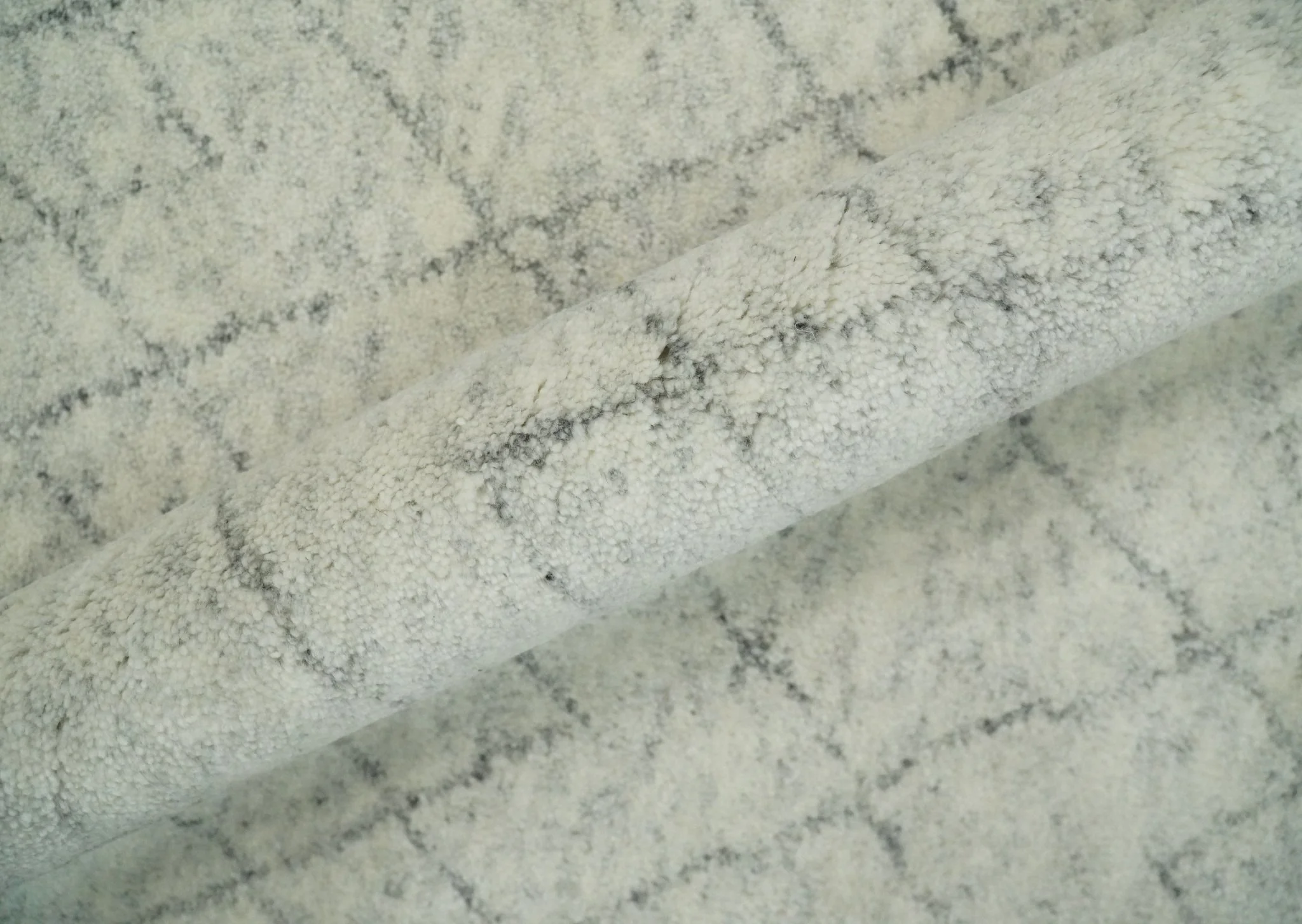 Hand Knotted Ivory and Charcoal 9x12 Trellis Moroccan Rug Made with Fine Wool | TRDCP654912 - Image 7