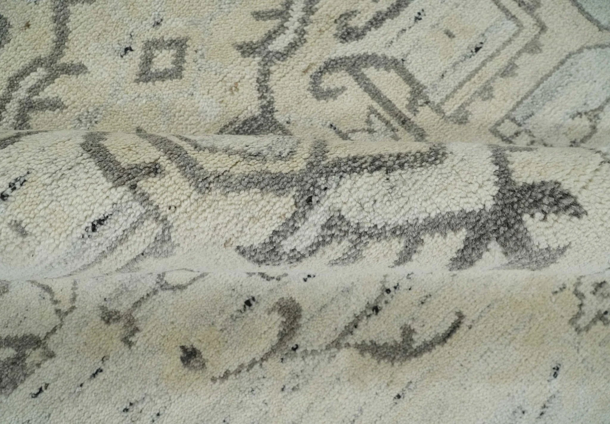 Hand Knotted Earthy Neutral Serapi Wool Rug, Charcoal, Beige and Ivory - Image 6