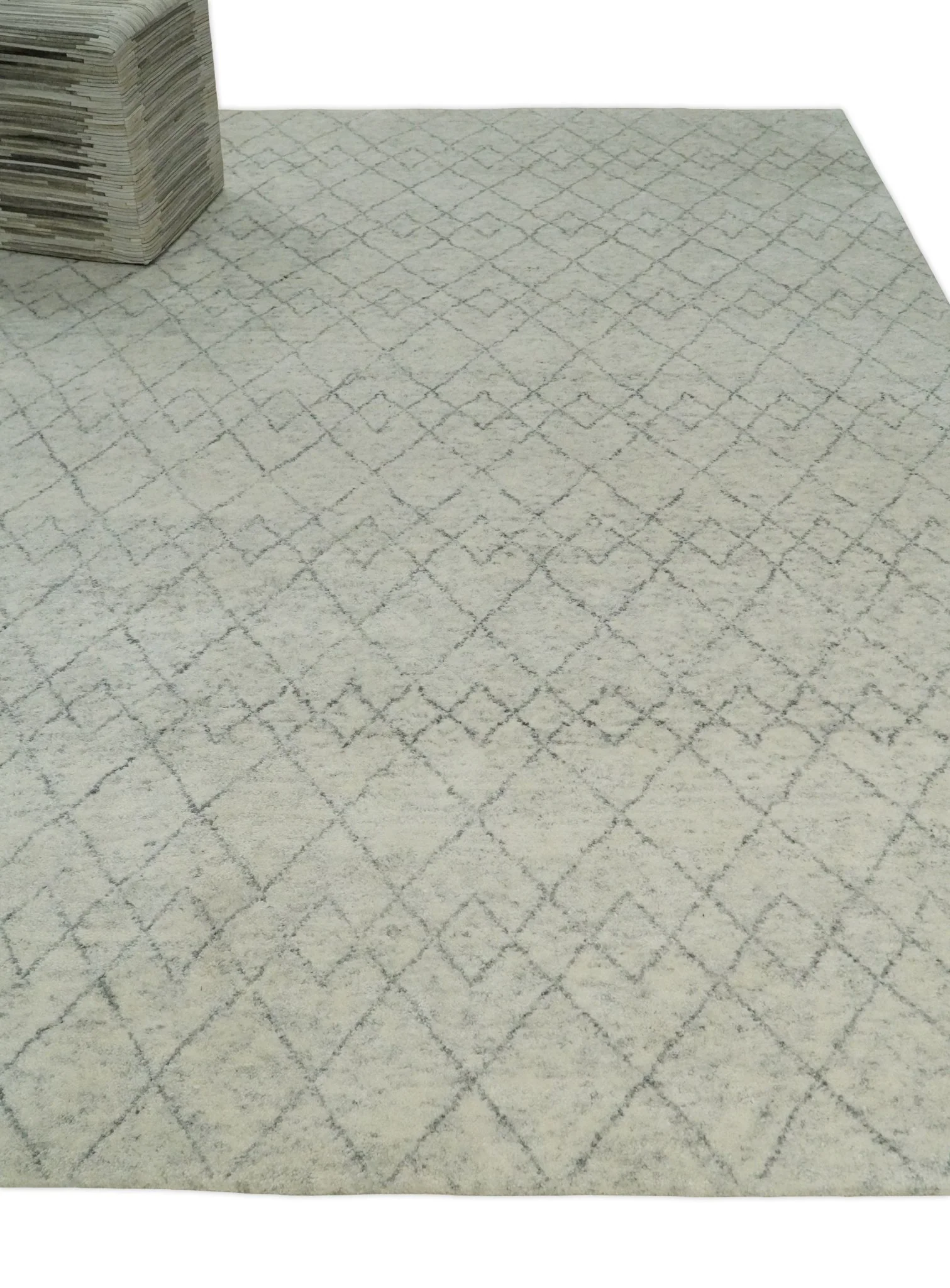 Hand Knotted Ivory and Gray 8x10 and 9x12 Trellis Moroccan Rug Made with Fine Wool | TRDCP647 - Image 3