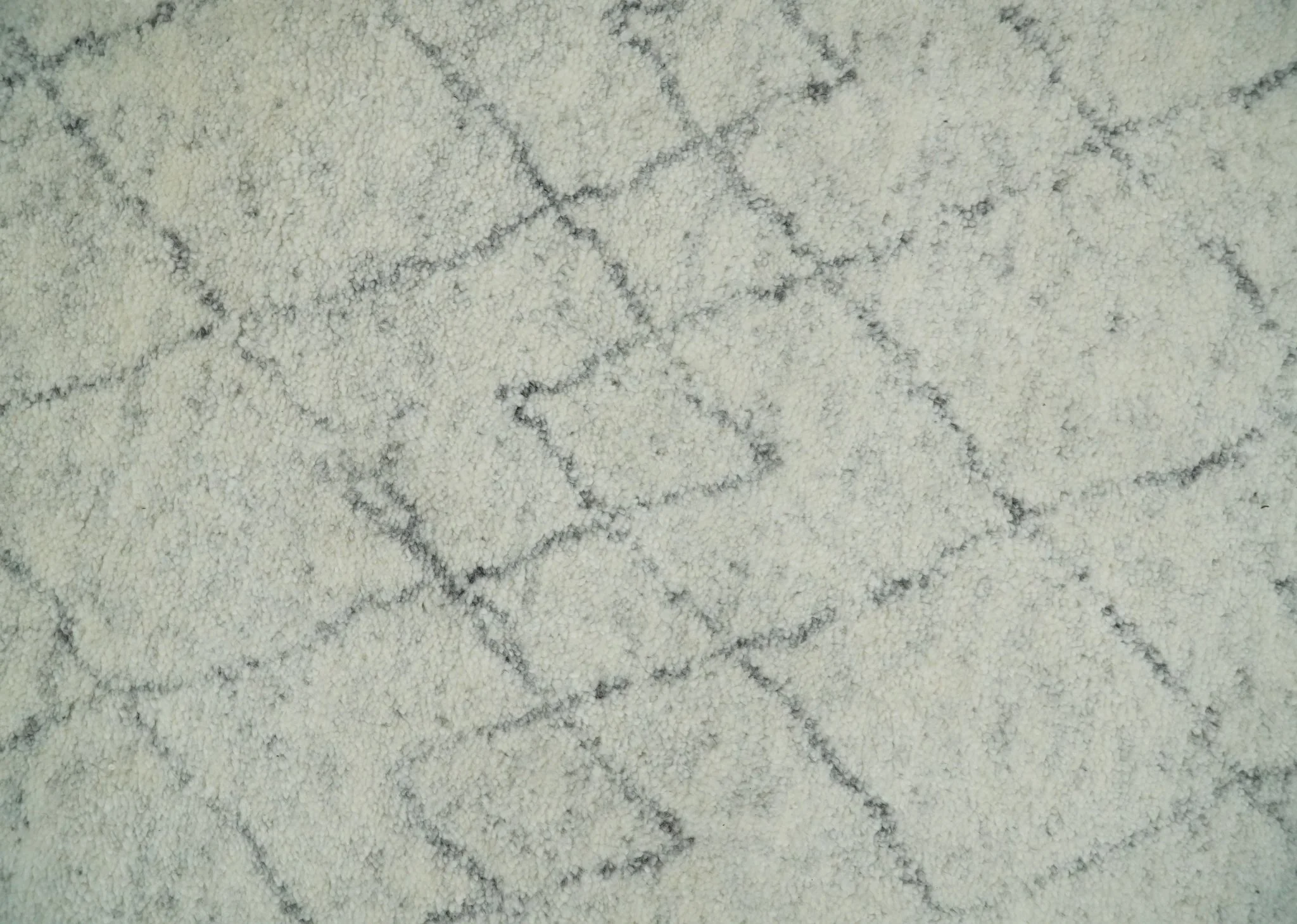 Hand Knotted Ivory and Gray 8x10 and 9x12 Trellis Moroccan Rug Made with Fine Wool | TRDCP647 - Image 4
