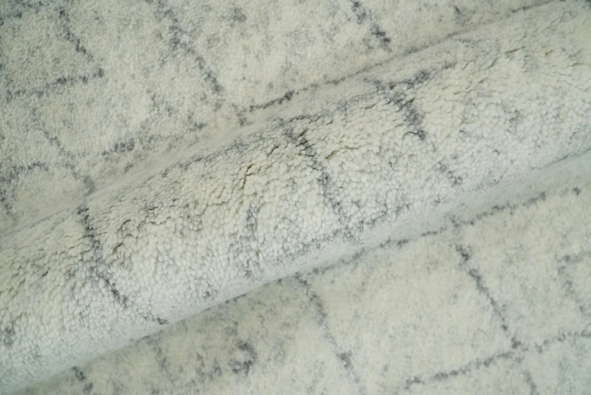 Hand Knotted Ivory and Gray 8x10 and 9x12 Trellis Moroccan Rug Made with Fine Wool | TRDCP647 - Image 7