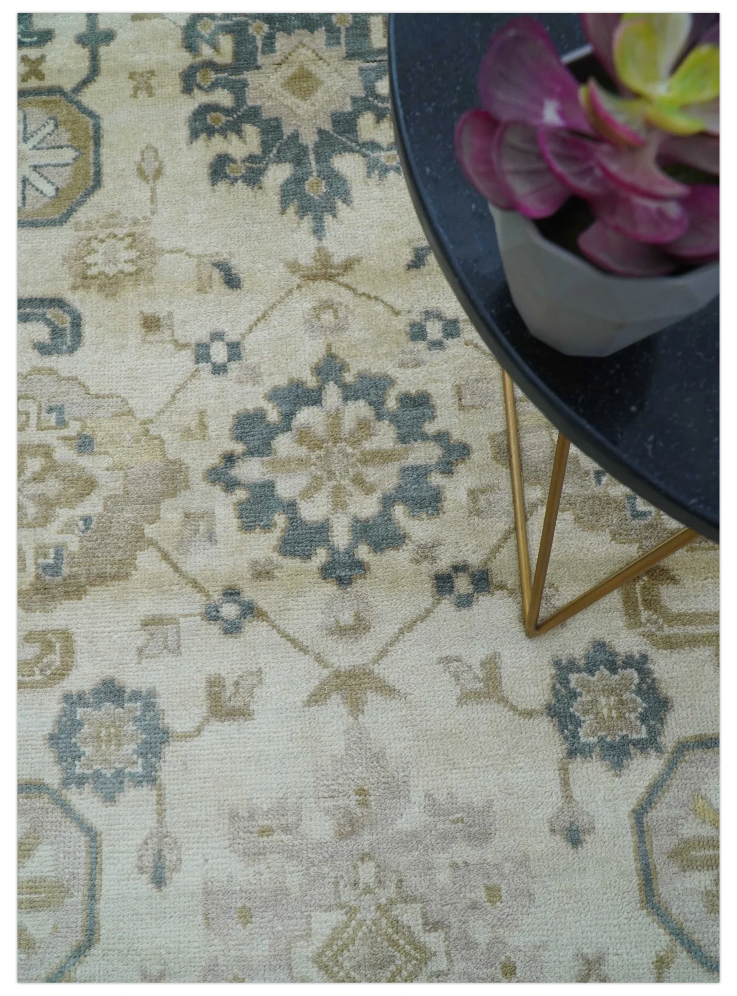 Hand Knotted Ivory And Gray Traditional Oushak Design 8x10 Wool Rug - Image 3