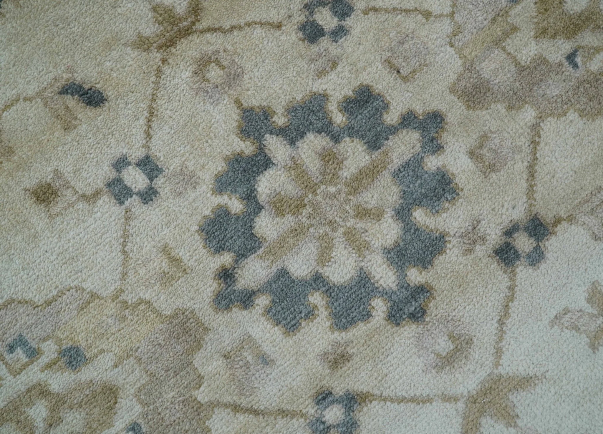 Hand Knotted Ivory And Gray Traditional Oushak Design 8x10 Wool Rug - Image 6